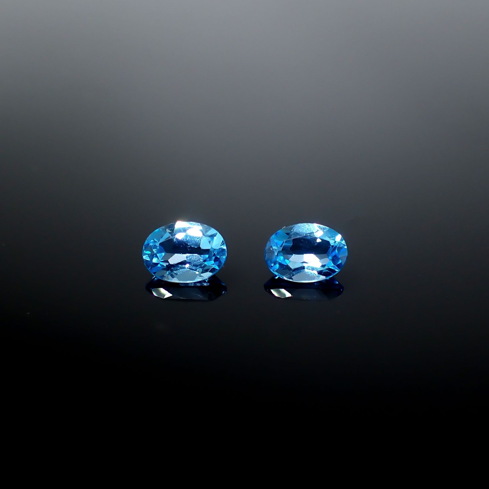 ◇ペアセット◇スイスブルートパーズ ブラジル産 1.94ct(2pcs合計) / 7.0-7.1x5.0-5.1mm前後 [251031337]