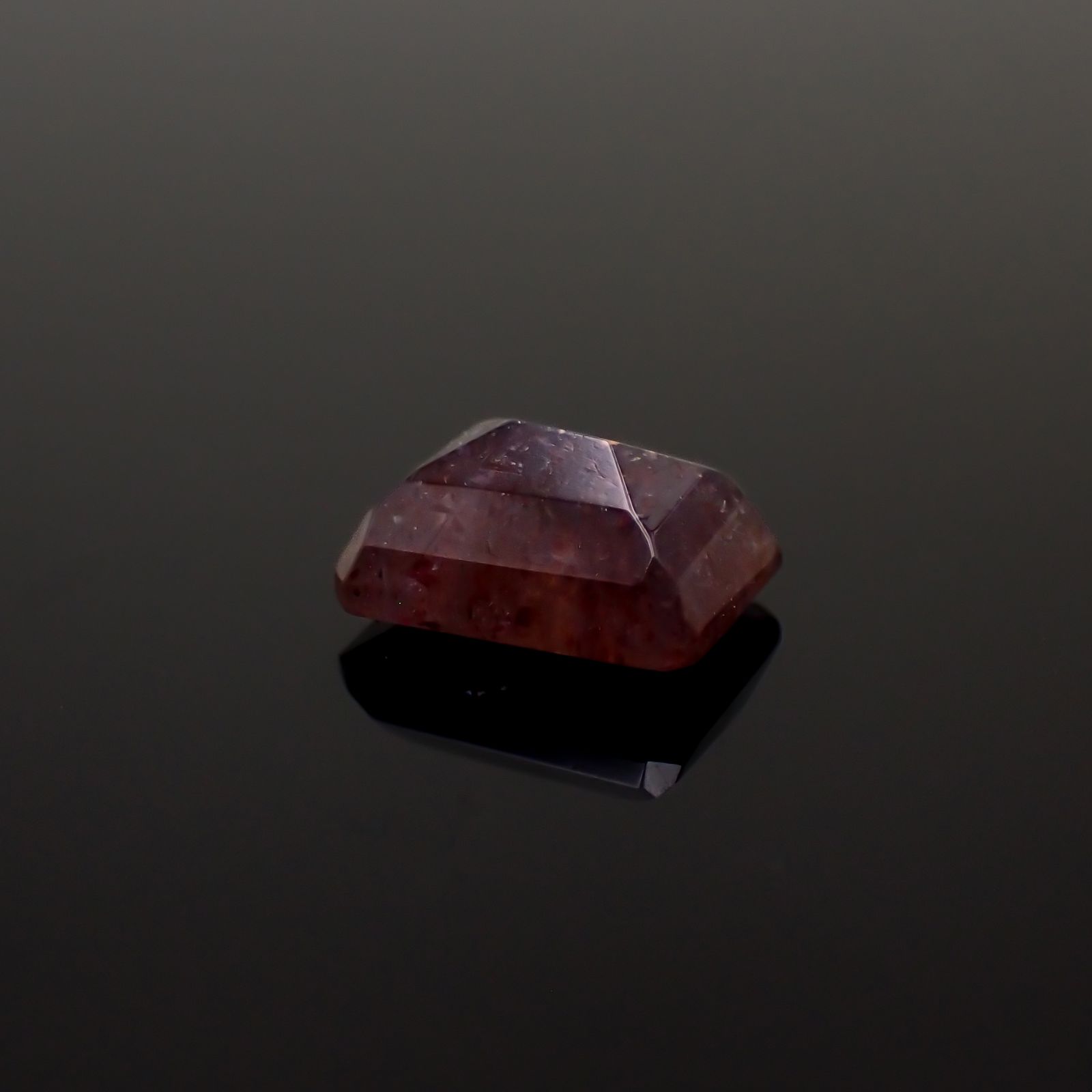 ブラッドショットアイオライト インド産 1.56ct[230923351]8.1x6.1mm前後