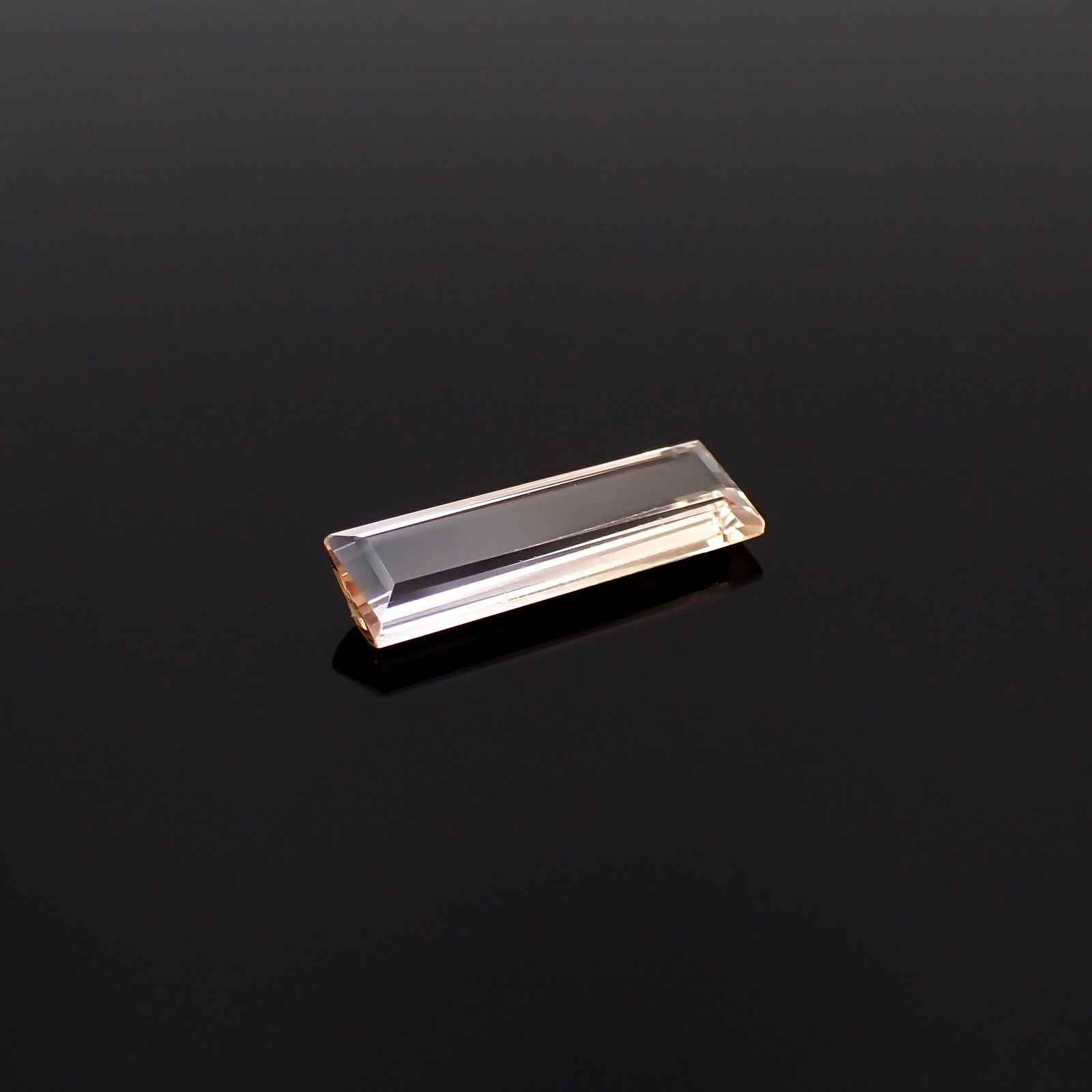 バイカラートパーズ ブラジル産 1.22ct[231023705]12.3x3.9mm前後