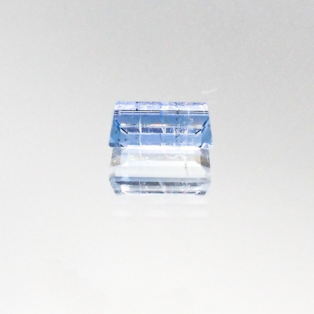 ジェレメジェバイト(宝石名エレメジェバイト) ナミビア産 0.494ct ソ付(彩珠)[20085121]5.6×3.5mm前後