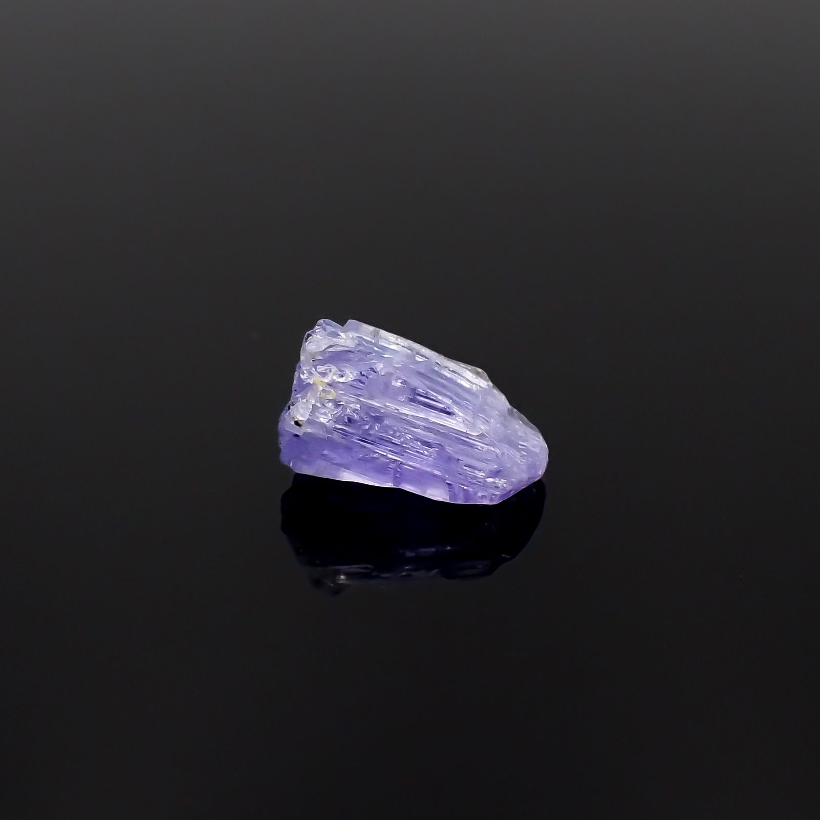タンザナイト 原石(宝石名タンザナイト)タンザニア産 4.07ct 識別済[231224909]12.2x7.6mm前後