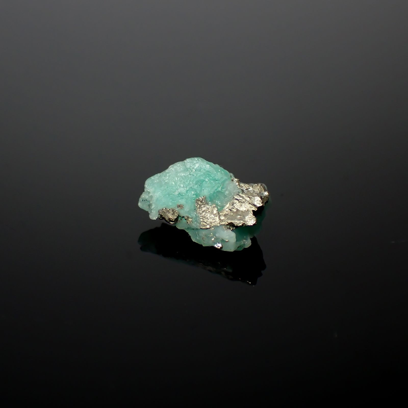 エメラルド 原石 コロンビア産 3.75ct[240427241]12.5x9mm前後