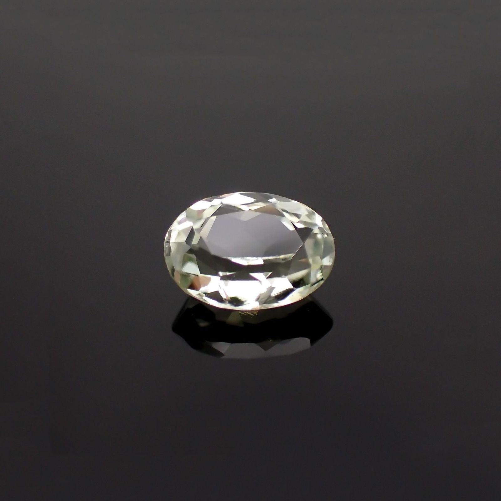 シリマナイト(宝石名シリマナイト)インド産 識別済 1.39ct / 8.1x6mm前後 [221018461]