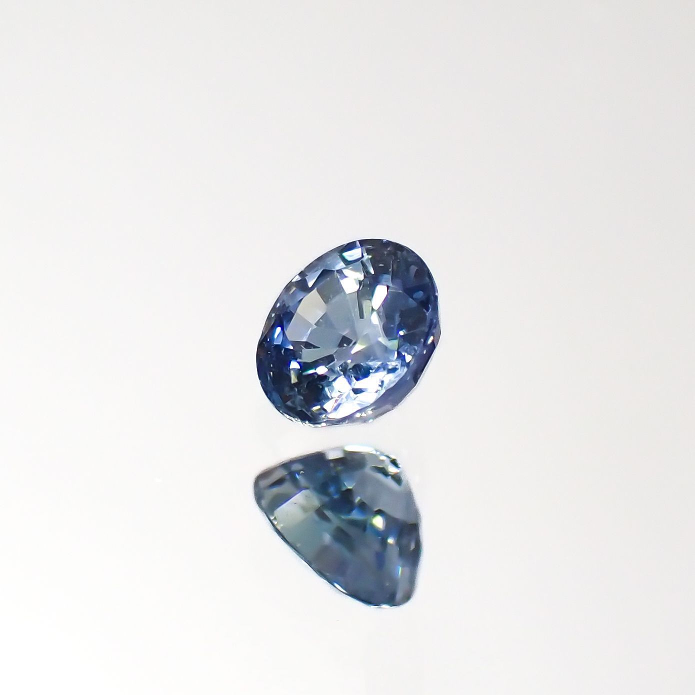 アイスブルーサファイア(宝石名サファイア)スリランカ/マダガスカル産 0.30ct 識別済[220515974]3.8x3.8mm前後