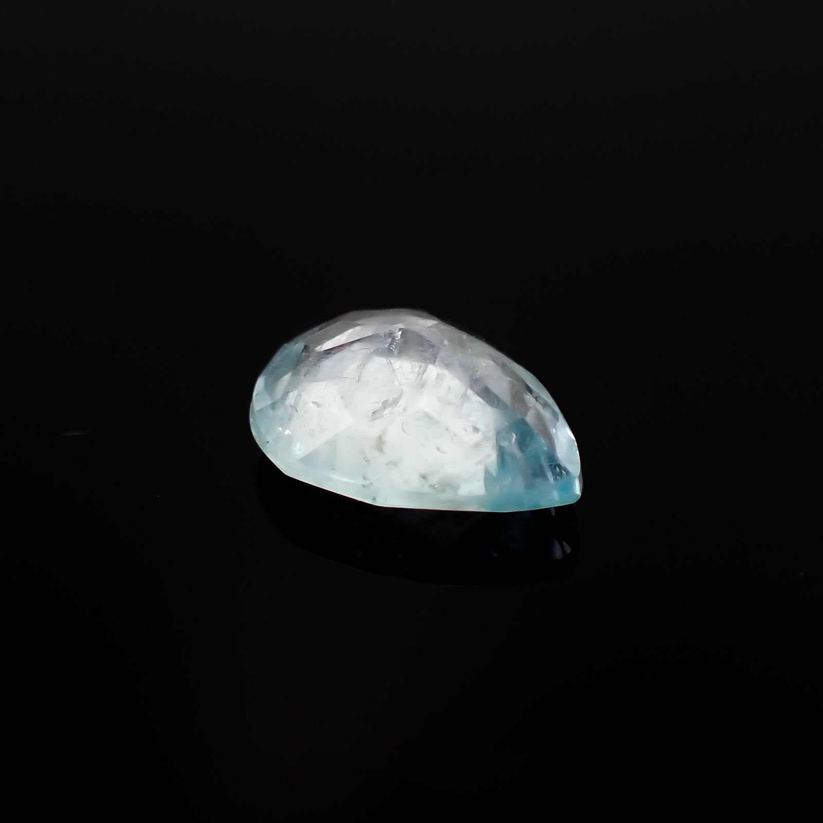 ユークレース(宝石名ブルー・ユークレース)コロンビア産 1.285ct ソ付(彩珠)[221018855]8.9x6.7mm前後