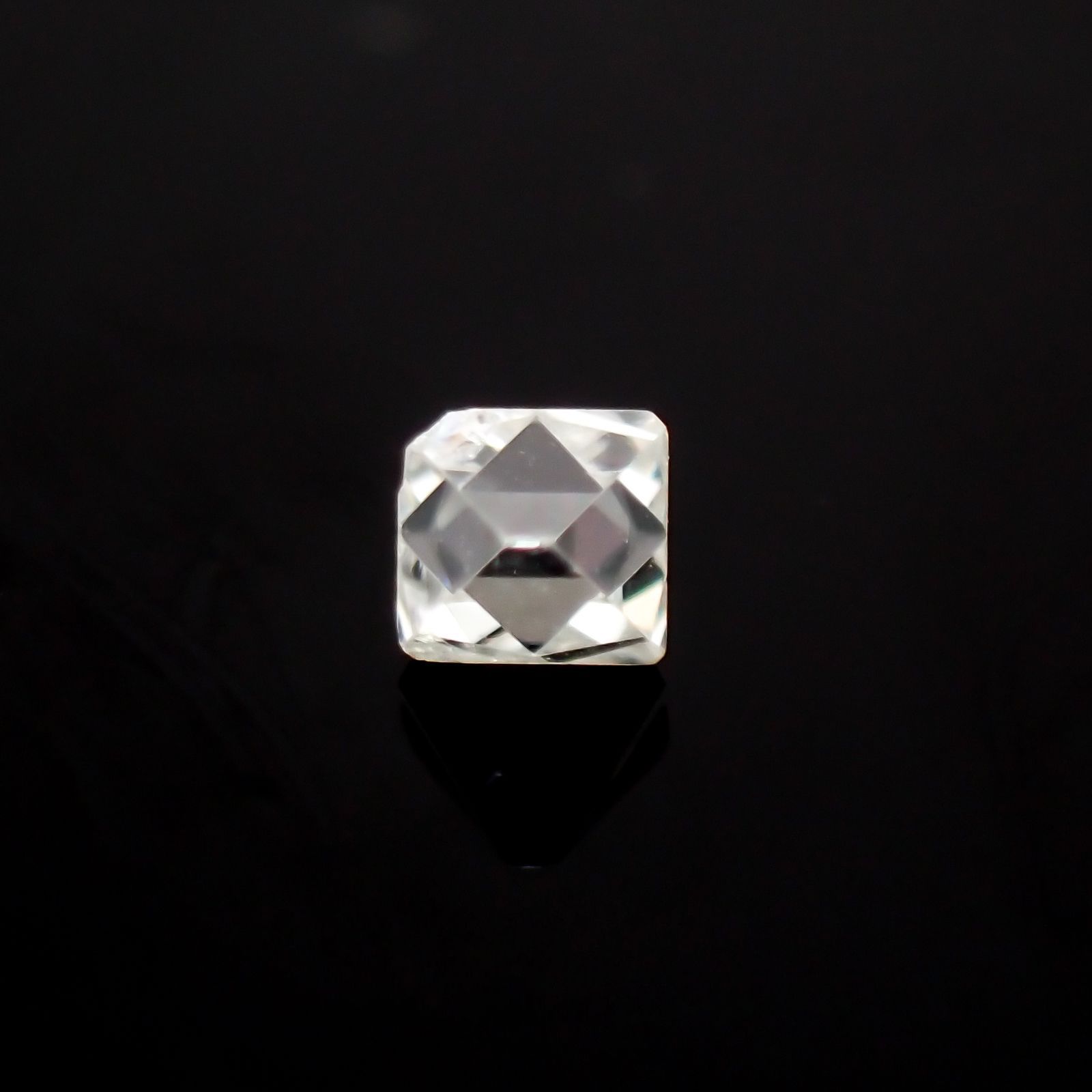 ソーヤブルダイヤモンド 原石 ロシア産 ルース 0.073ct[210410553]2.7×2.5mm前後
