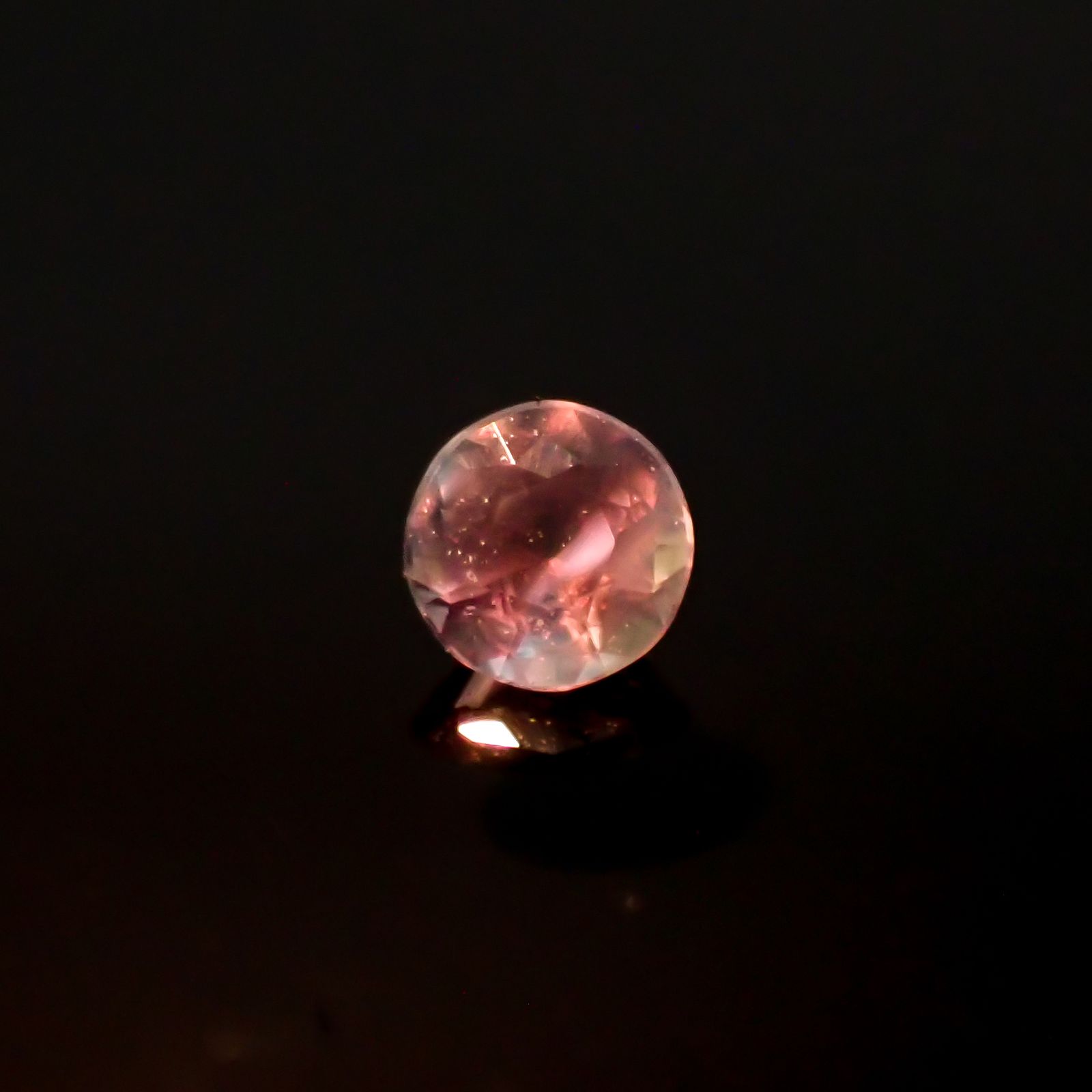 アレキサンドライトキャッツアイ ブラジル産/EmeraldMains社製 0.065ct[240627961]2.4x2.4mm前後