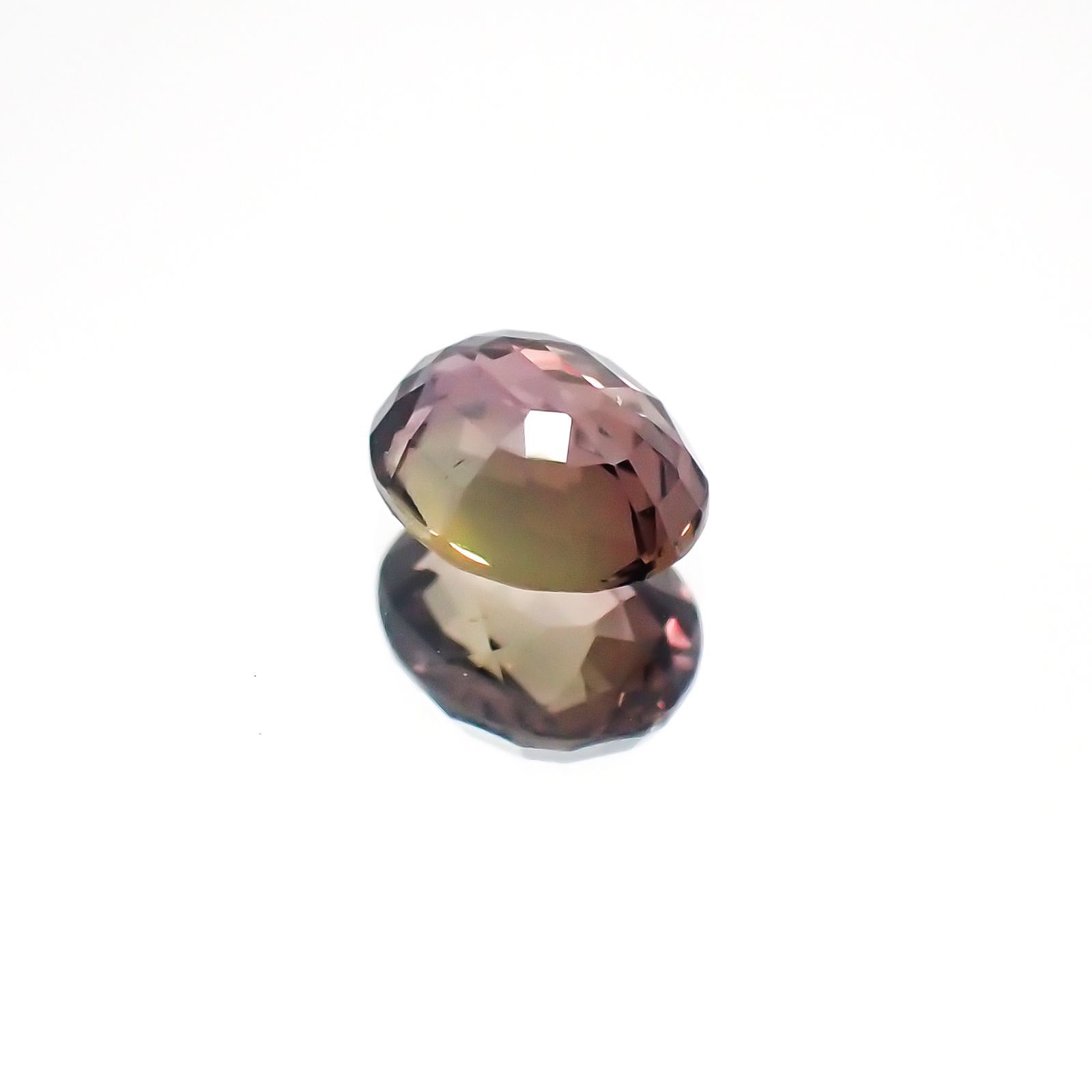 カラーチェンジサファイア 非加熱(宝石名サファイア)タンザニア産 0.71ct 識別済[231124228]5.7x4.6mm前後