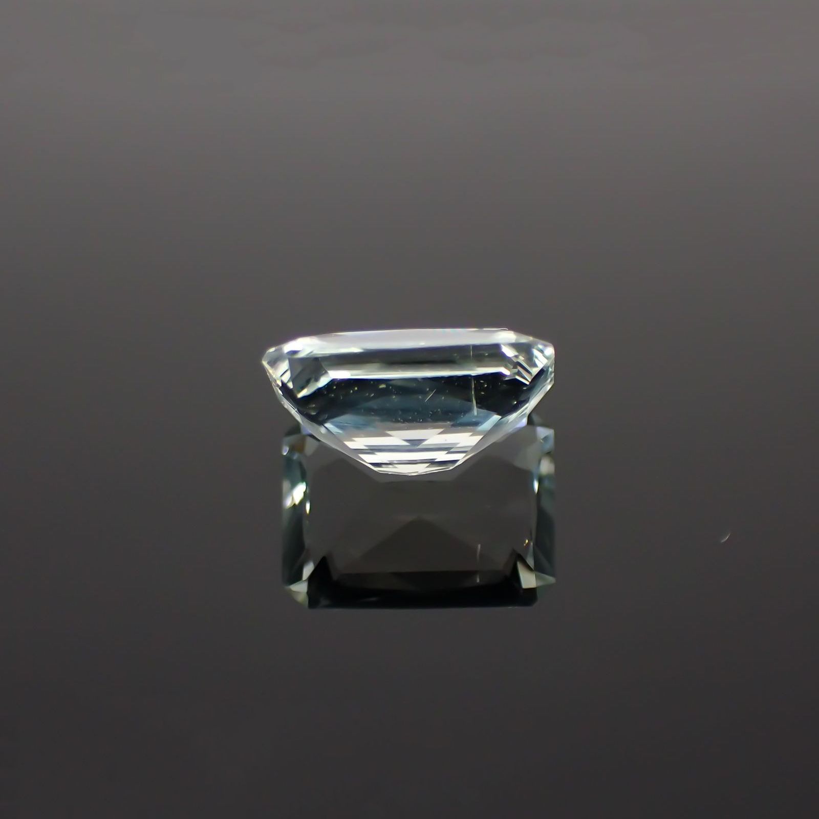 ライムスポジュミン(宝石名スポジュミン)ブラジル産 1.77ct 識別済[250717087]8.4x6.4mm前後