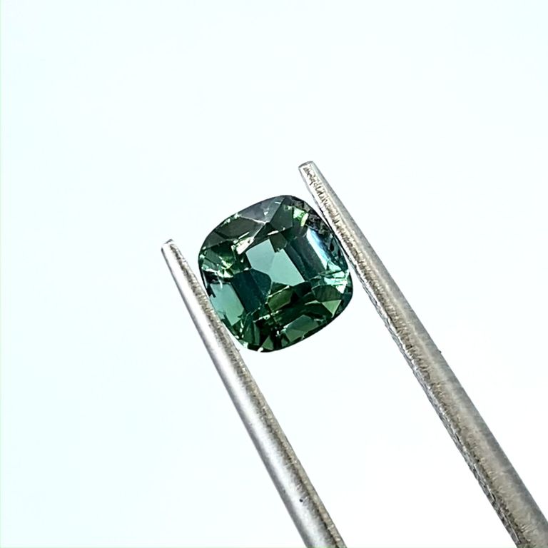 グリーントルマリン アフガニスタン産 0.95ct [220114108]5.7x5.6mm 