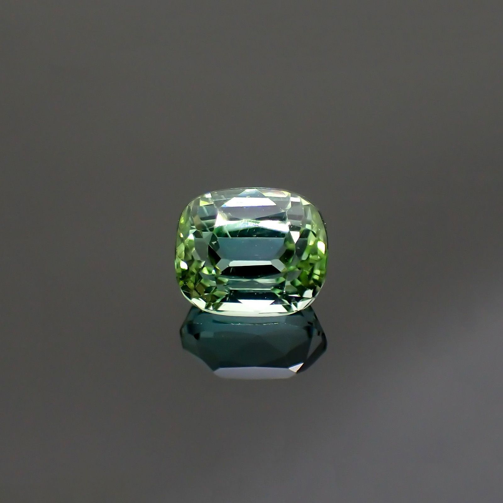 ブルーグリーントルマリン アフガニスタン産 0.82ct / 5.7x4.8mm前後 [220114089]