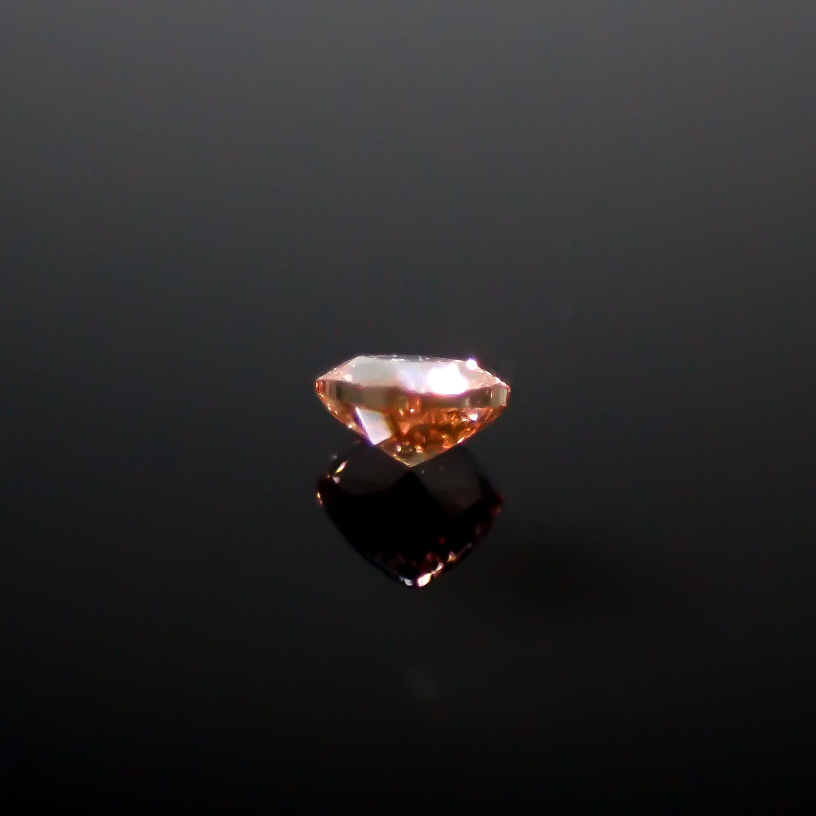 ピンクダイヤモンド(宝石名ダイアモンド VVS-2/FANCY DEEP BROWNISH PINK) 0.041ct ソ付(AGT)[250129711]1.93x1.82mm前後