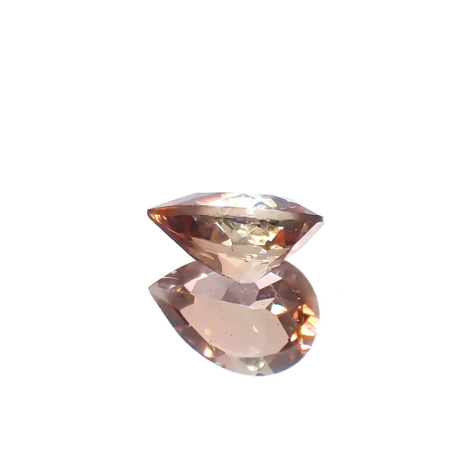 アンダリュサイト(宝石名アンダリュサイト)スリランカ/マダガスカル産 識別済 0.67ct / 7x4.9mm前後 [251020831]