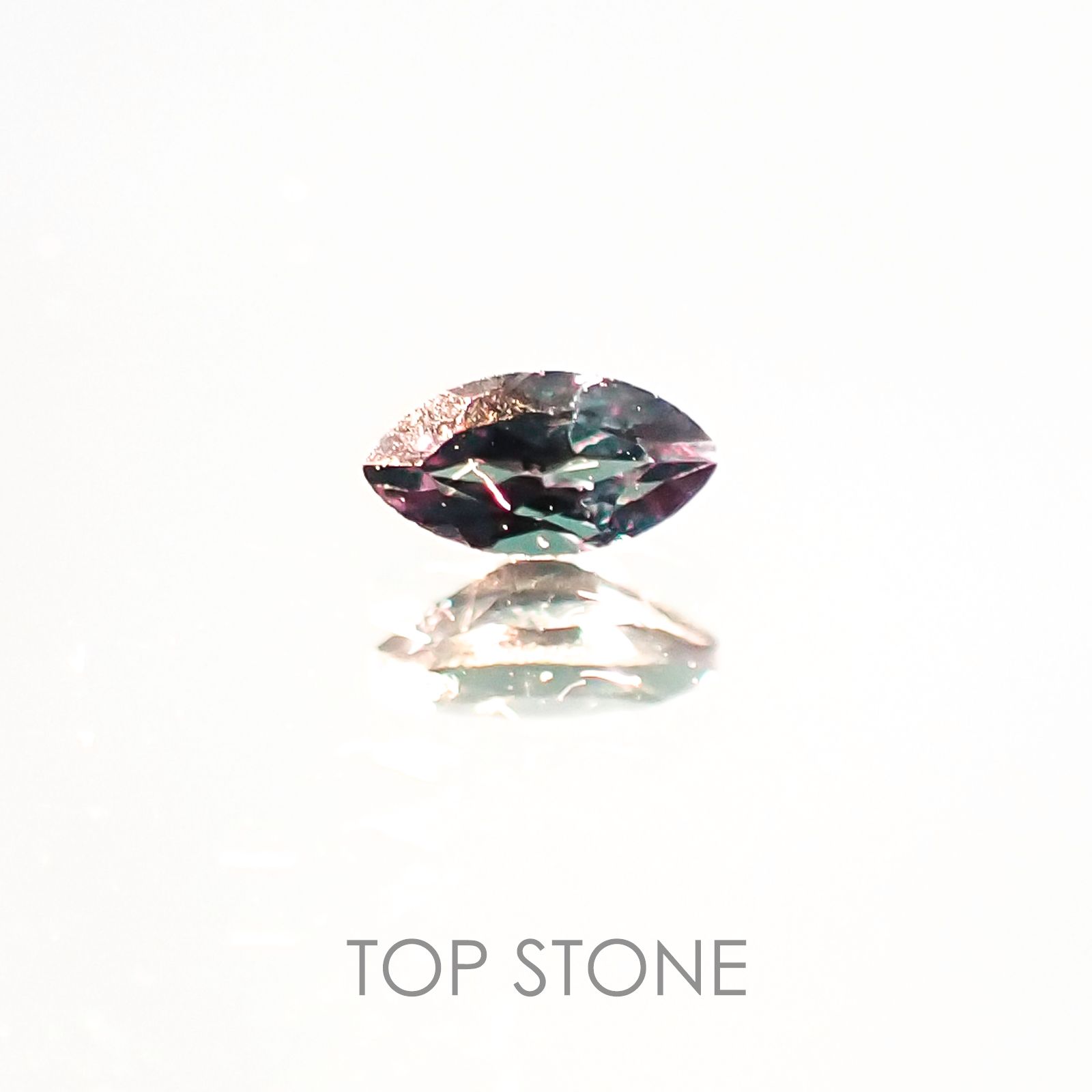 カラーチェンジガーネット(アレキタイプ)(宝石名ガーネット/カラーチェンジタイプ) マダガスカル・ベキリー産 0.13ct 識別済[20106588]4.2×2.3mm前後