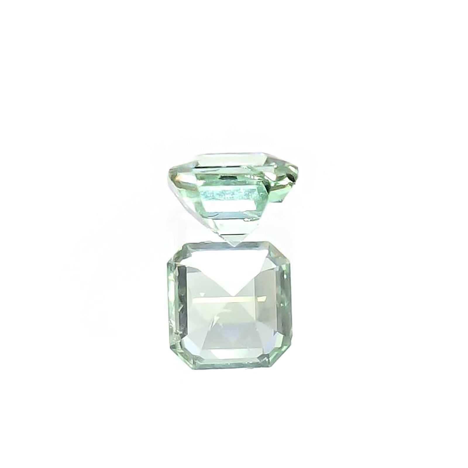バナジウムコーネルピン(宝石名コーネルピン)タンザニア・タンガ州産 識別済 0.26ct / 3.5x3.5mm前後 [220115624]