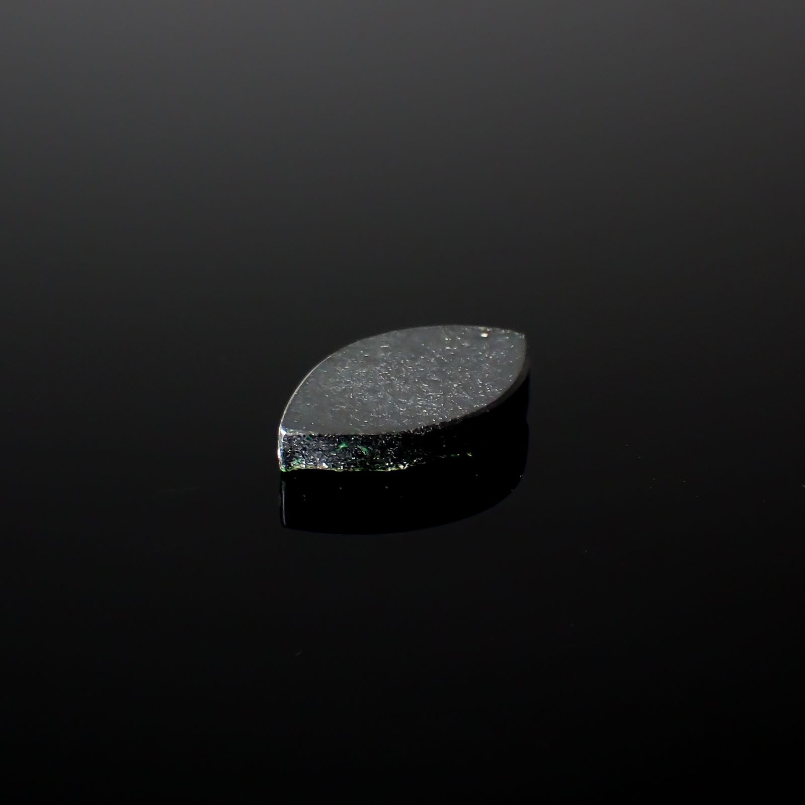 ウバロバイト 原石 ロシア産 11.50ct[240326445]20.7x12.5mm前後