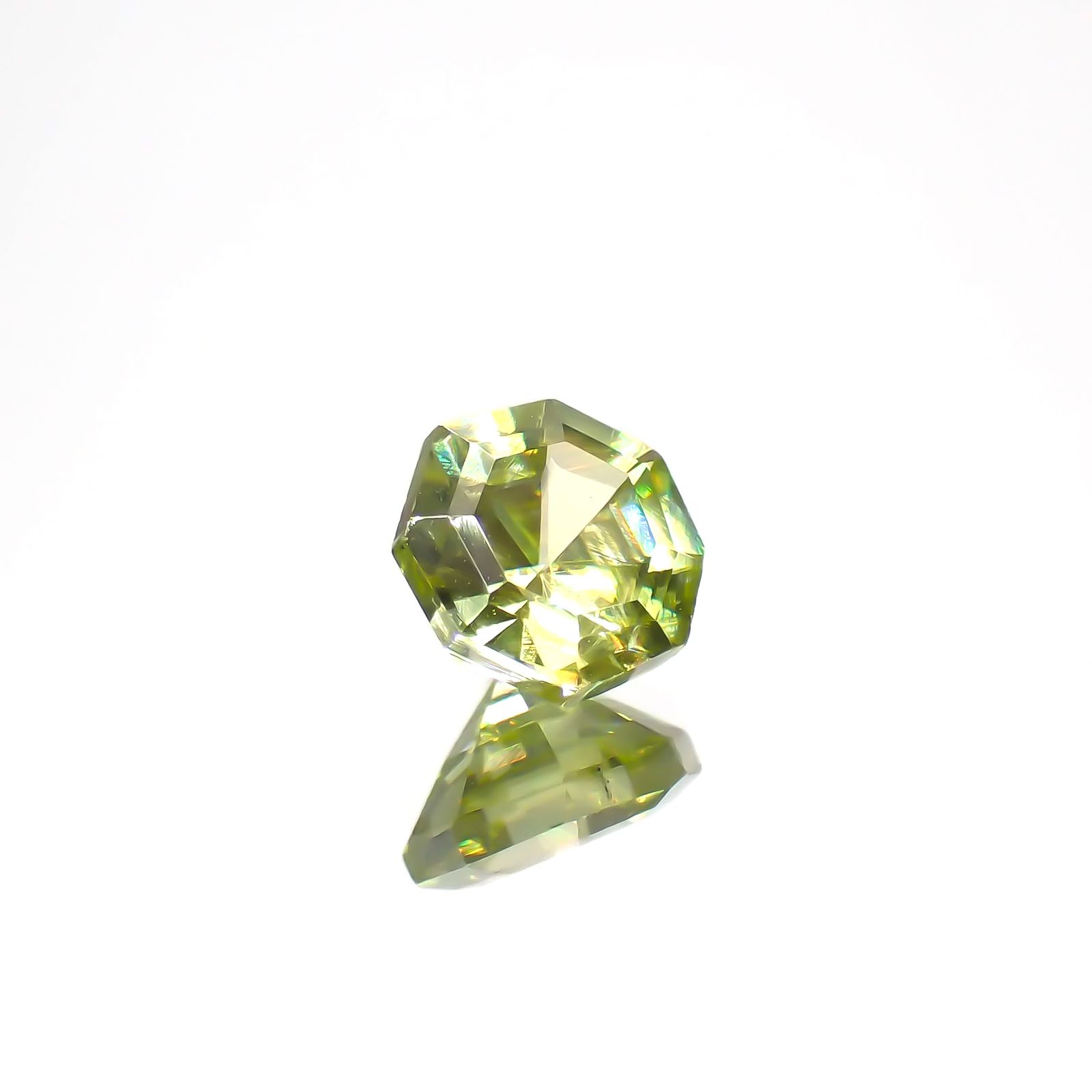 ◇オクタゴンカット◇スフェーン(宝石名スフェーン)マダガスカル産 0.63ct 識別済[231224749]5.1x5.1mm前後