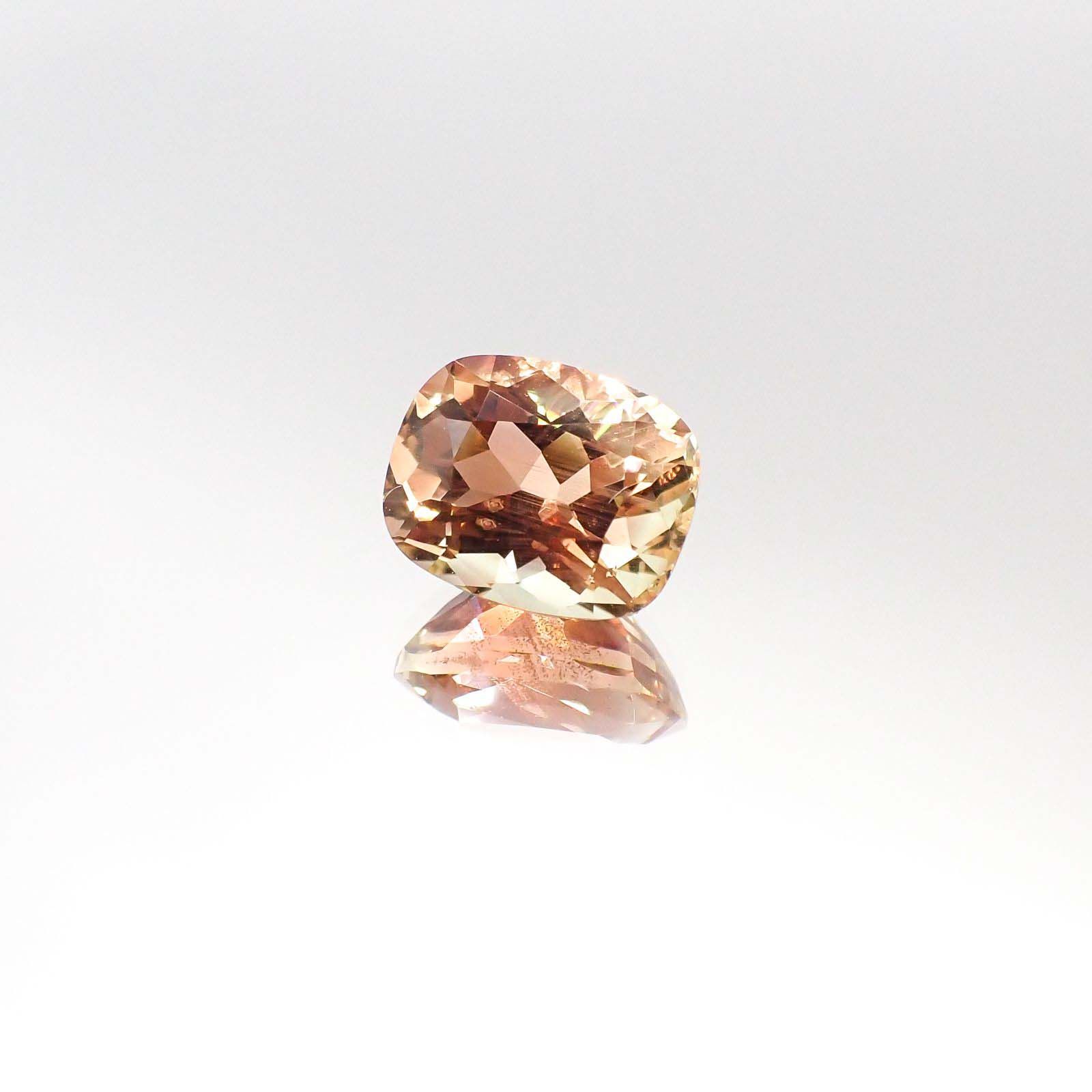 オレゴンサンストーン(宝石名ラブラドライト・サンストーン)アメリカ・オレゴン州産 3.920ct ソ付(彩珠)[230722705]10.8x8.5mm前後