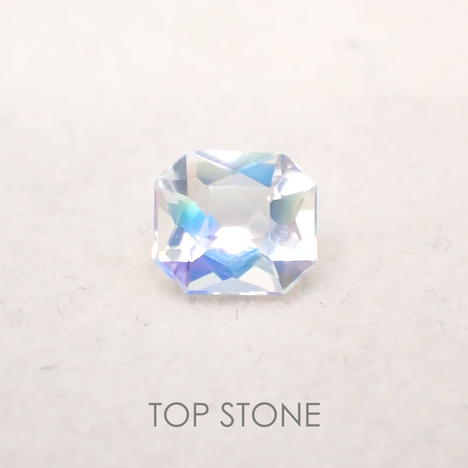 レインボームーンストーン(アンデシンラブラドライト) マダガスカル産 ルース 0.88ct[210310129]6.6×6mm前後