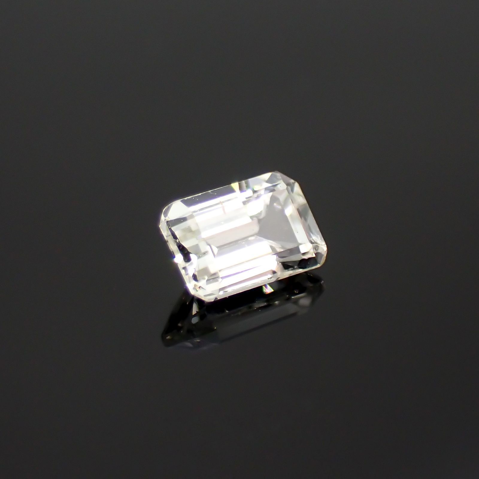 リューコガーネット(宝石名ホワイト グロッシュラー・ガーネット)ビルマ産 0.29ct 識別済[220616319]4.4x2.9mm前後