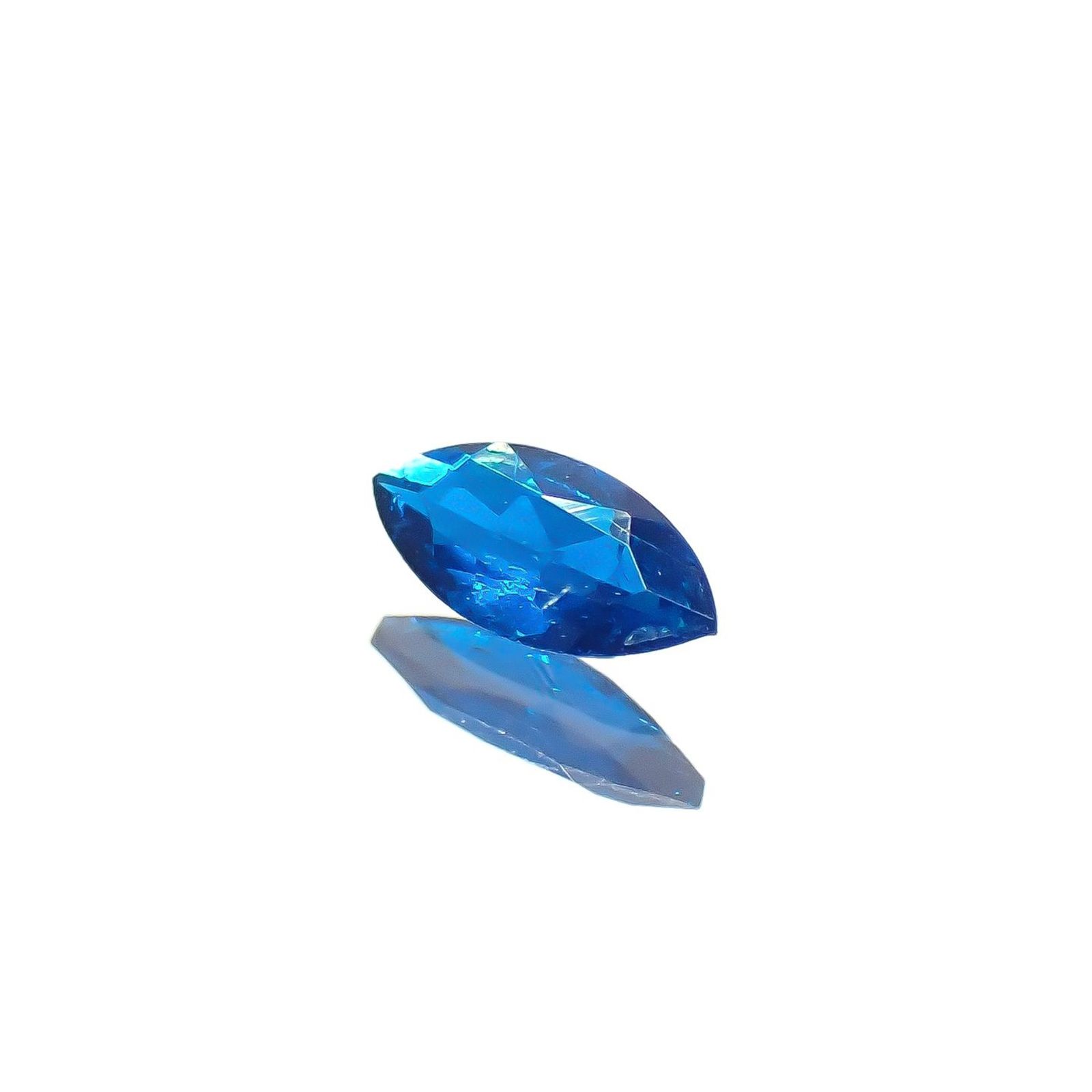 アウイナイト フルオレッセンス(宝石名アウイナイト)ドイツ産 識別済 0.064ct / 4.5x2.2mm前後 [260527503]