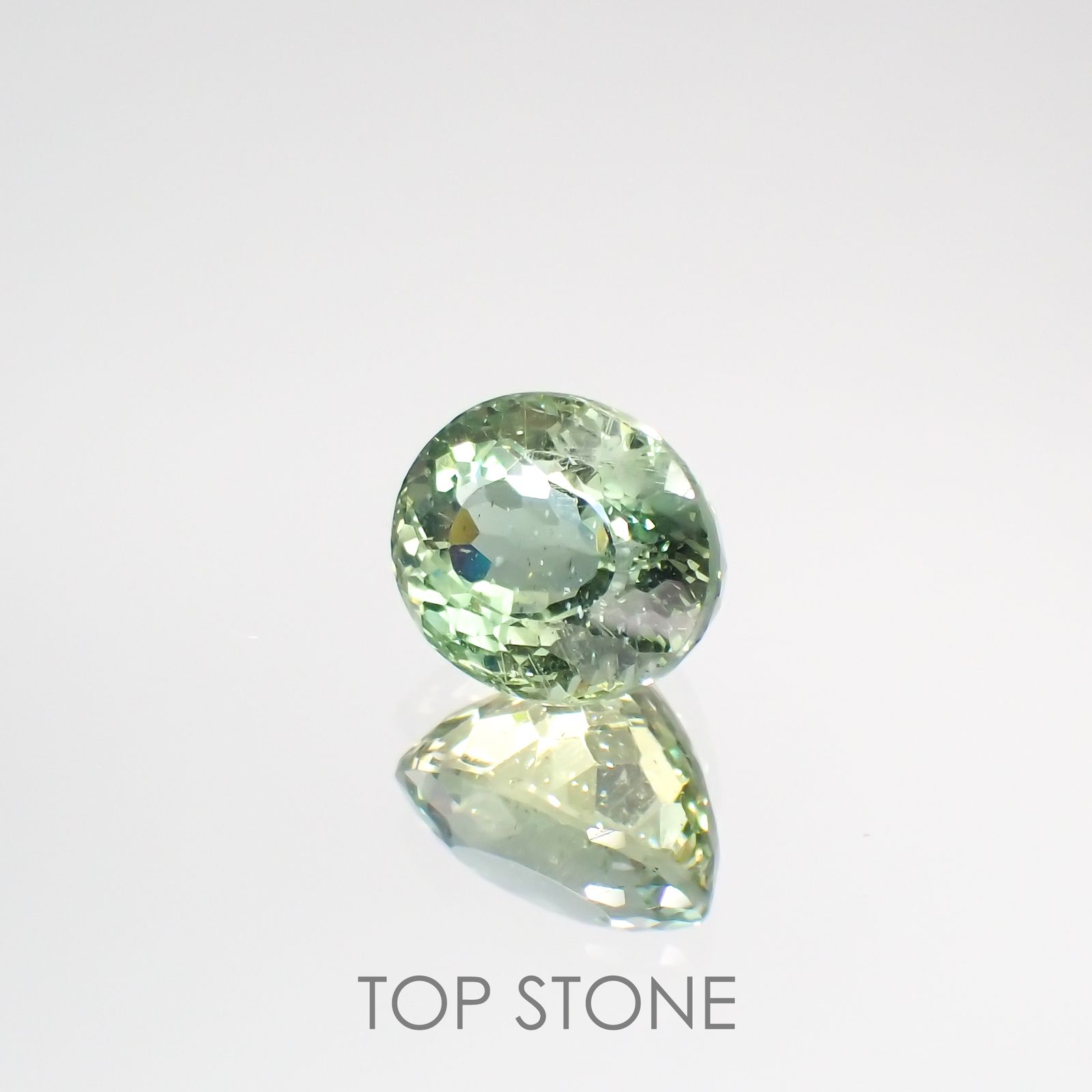 グリーンアパタイト(宝石名アパタイト) マダガスカル産 2.08ct 識別済[211113807]7.9×6.7mm前後