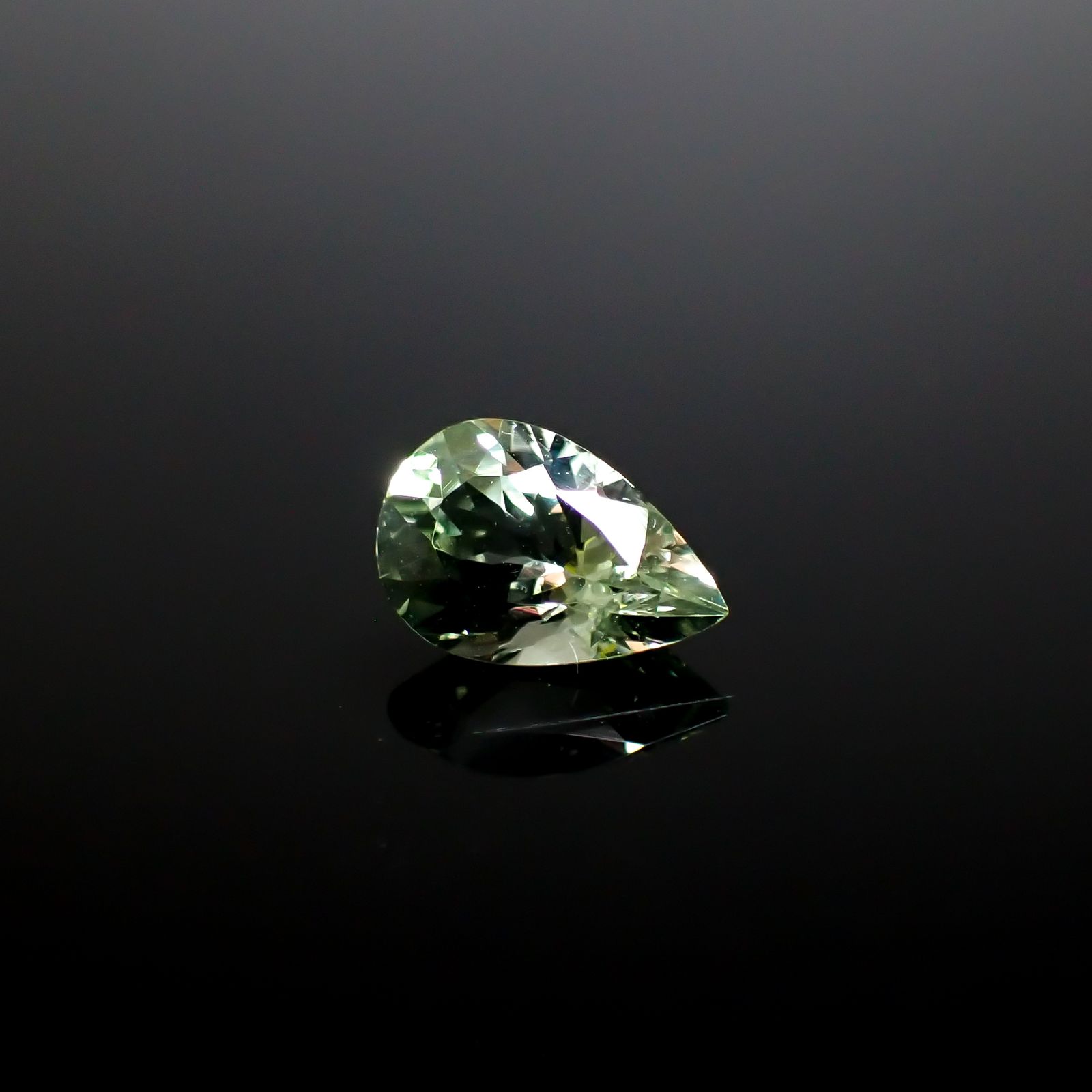 バナジウムクリソベリル(宝石名クリソベリル)マダガスカル産 1.422ct ソ付(日独)[250330092]8.95x5.95mm前後