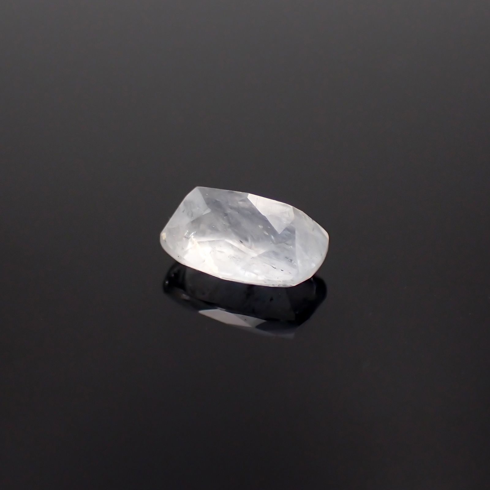 ユークレース(宝石名ユークレース)ブラジル産 0.999ct ソ付(彩珠)[231124256]7.4x4.8mm前後