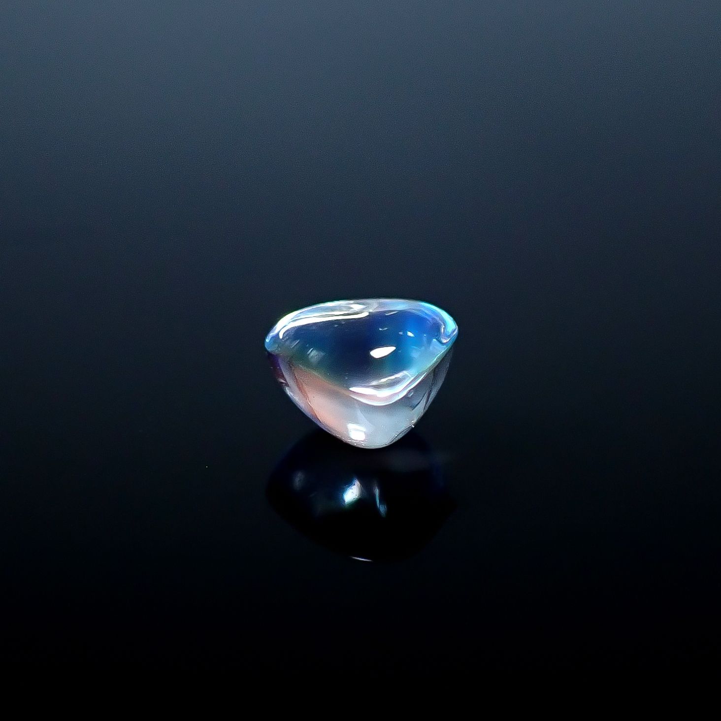 ◇バフトップカット◇レインボームーンストーン(宝石名ラブラドライト)マダガスカル産 識別済 0.57ct / 5.1x5.3mm前後 [250931039]