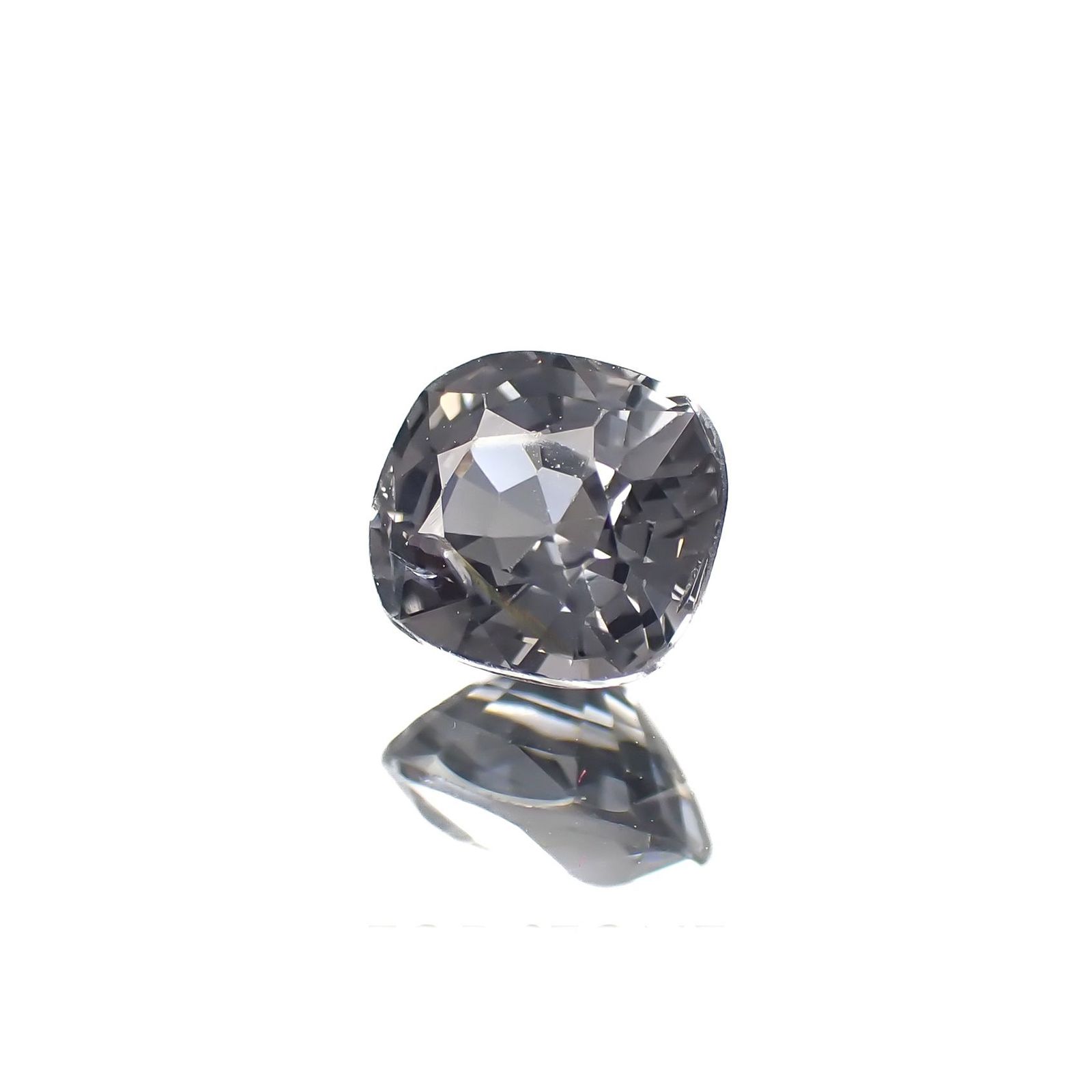 グレースピネル(宝石名スピネル)ビルマ/マダガスカル産 0.89ct 識別済[220817557]5.8x5.2mm前後