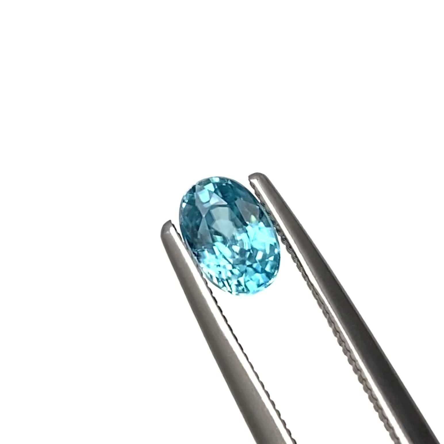 ブルージルコン(宝石名ジルコン)カンボジア産 0.94ct 識別済[230823036