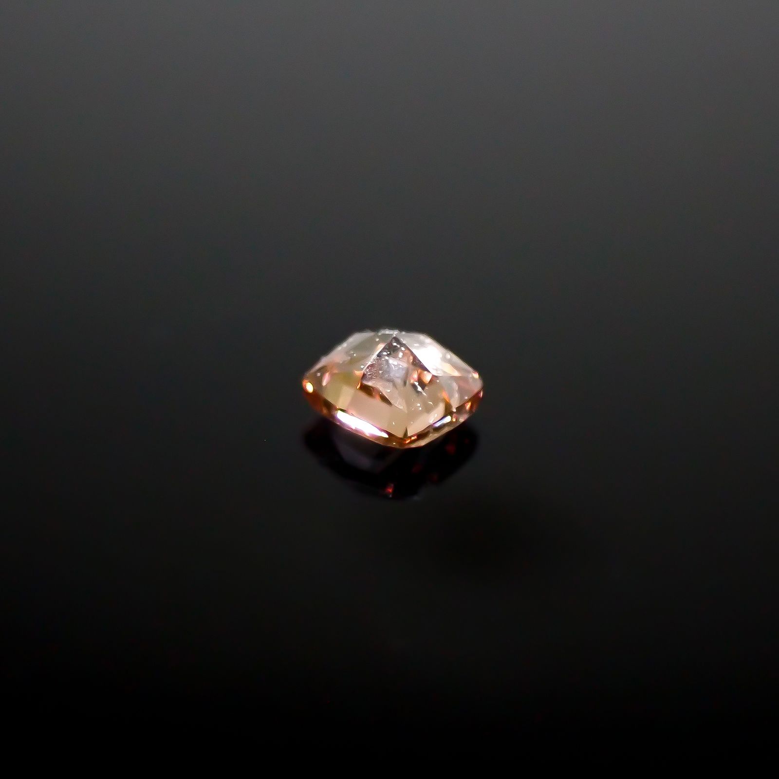 ピンクダイヤモンド(宝石名ダイアモンド VVS-2/FANCY DEEP BROWNISH PINK) 0.041ct ソ付(AGT)[250129711]1.93x1.82mm前後