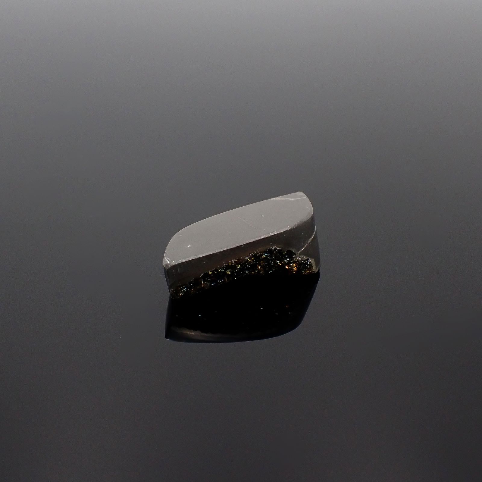 ◇フリーフォーム◇レインボーパイライト 原石 ロシア産 14.79ct[240527472]25x13.2mm前後