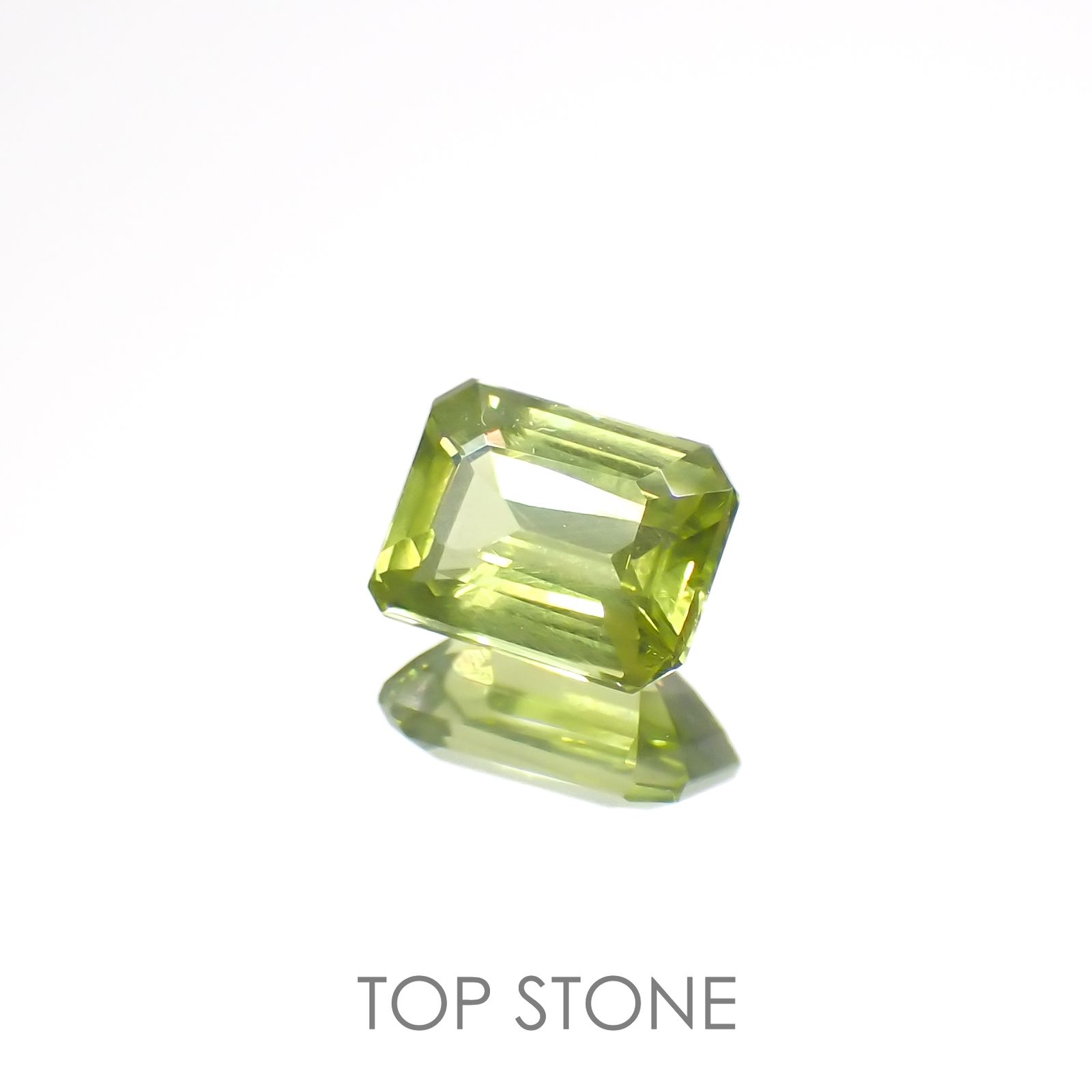 グリーンエンスタタイト(宝石名グリーン・エンスタタイト)カメルーン産 0.51ct 識別済[220917603]5.3x4mm前後