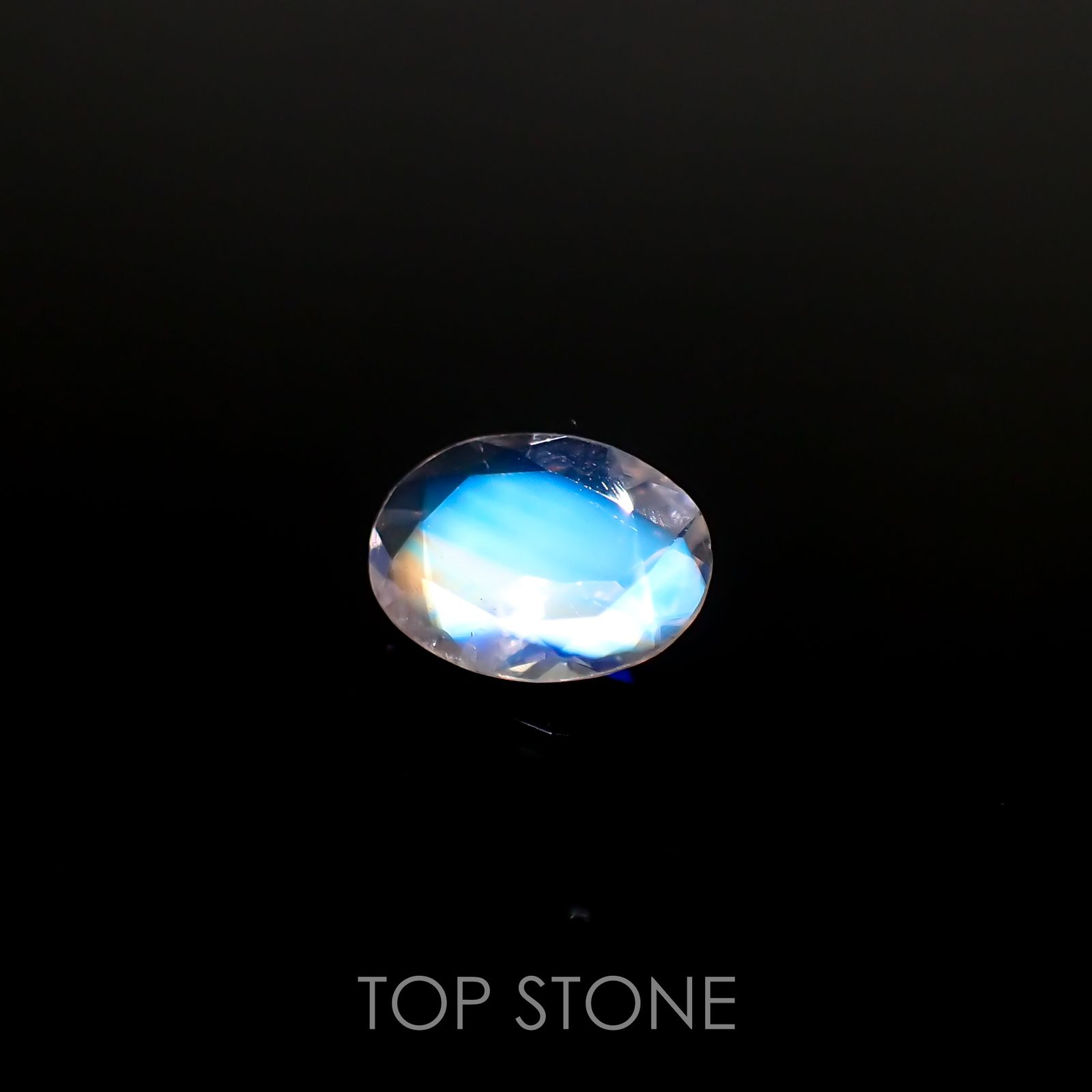 レインボームーンストーン(宝石名ラブラドライト)タンザニア産 0.76ct 識別済[220516034]8.1x6.2mm前後