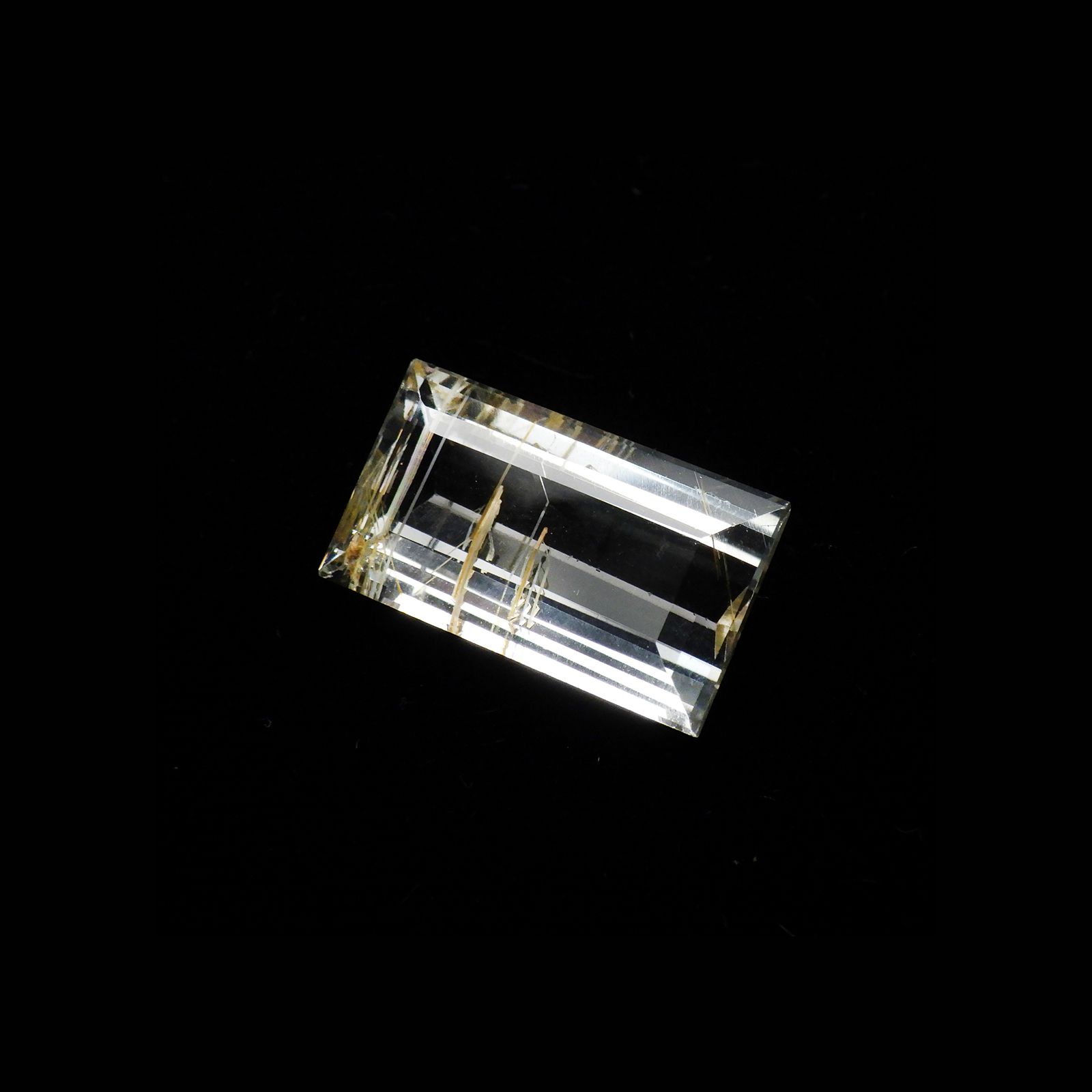 ニードルインブルートパーズ（チューブインブルートパーズ） ブラジル・ミナスジェライス州産 11.49ct[240125504]17.1x9.8mm前後