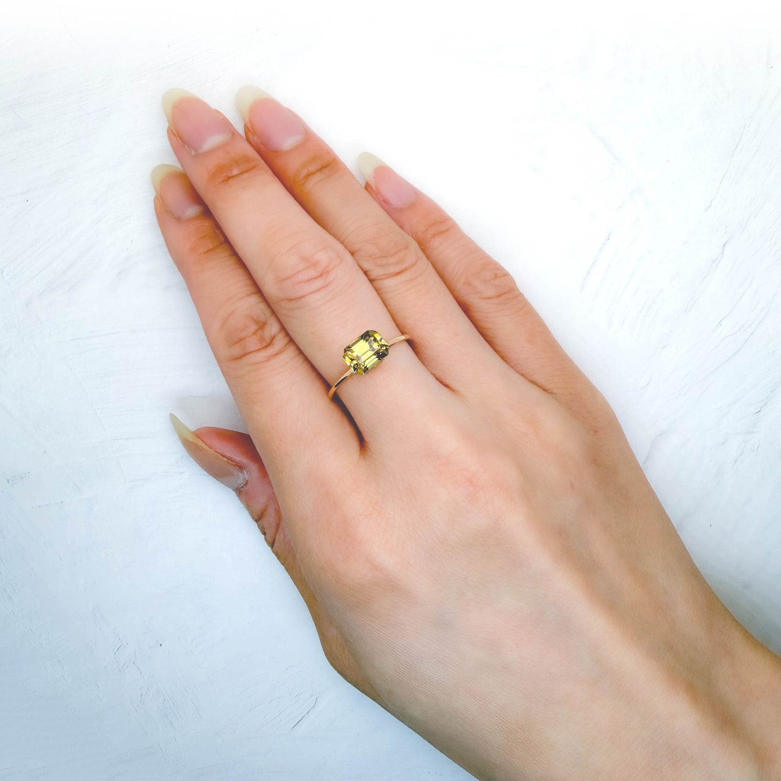 イエロージルコン スリランカ/カンボジア産 2.33ct / 7.5x5.5mm前後 [260932971]