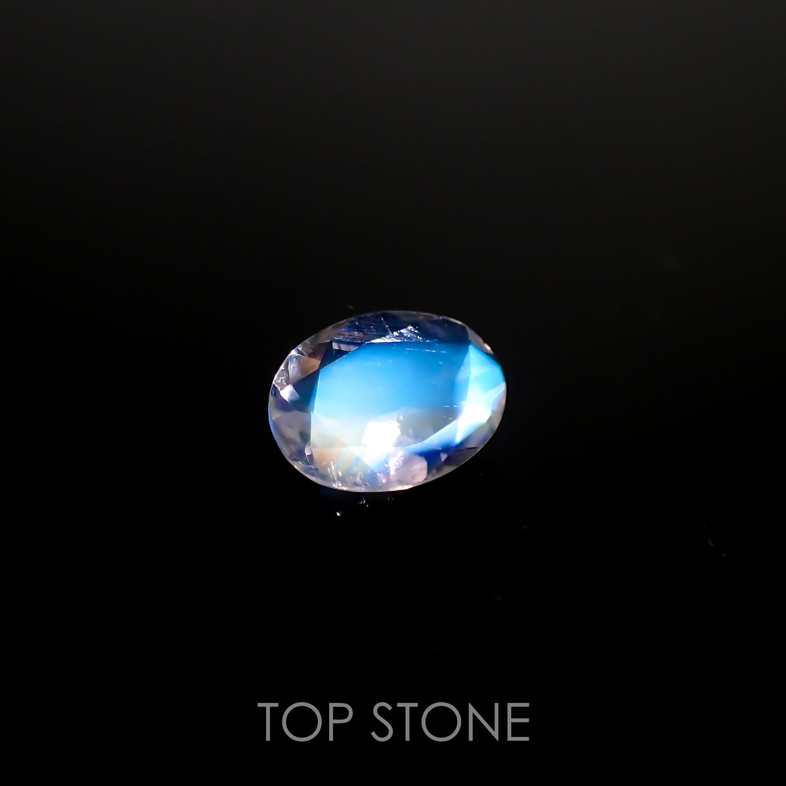 レインボームーンストーン(宝石名ラブラドライト)タンザニア産 0.76ct 識別済[220516034]8.1x6.2mm前後