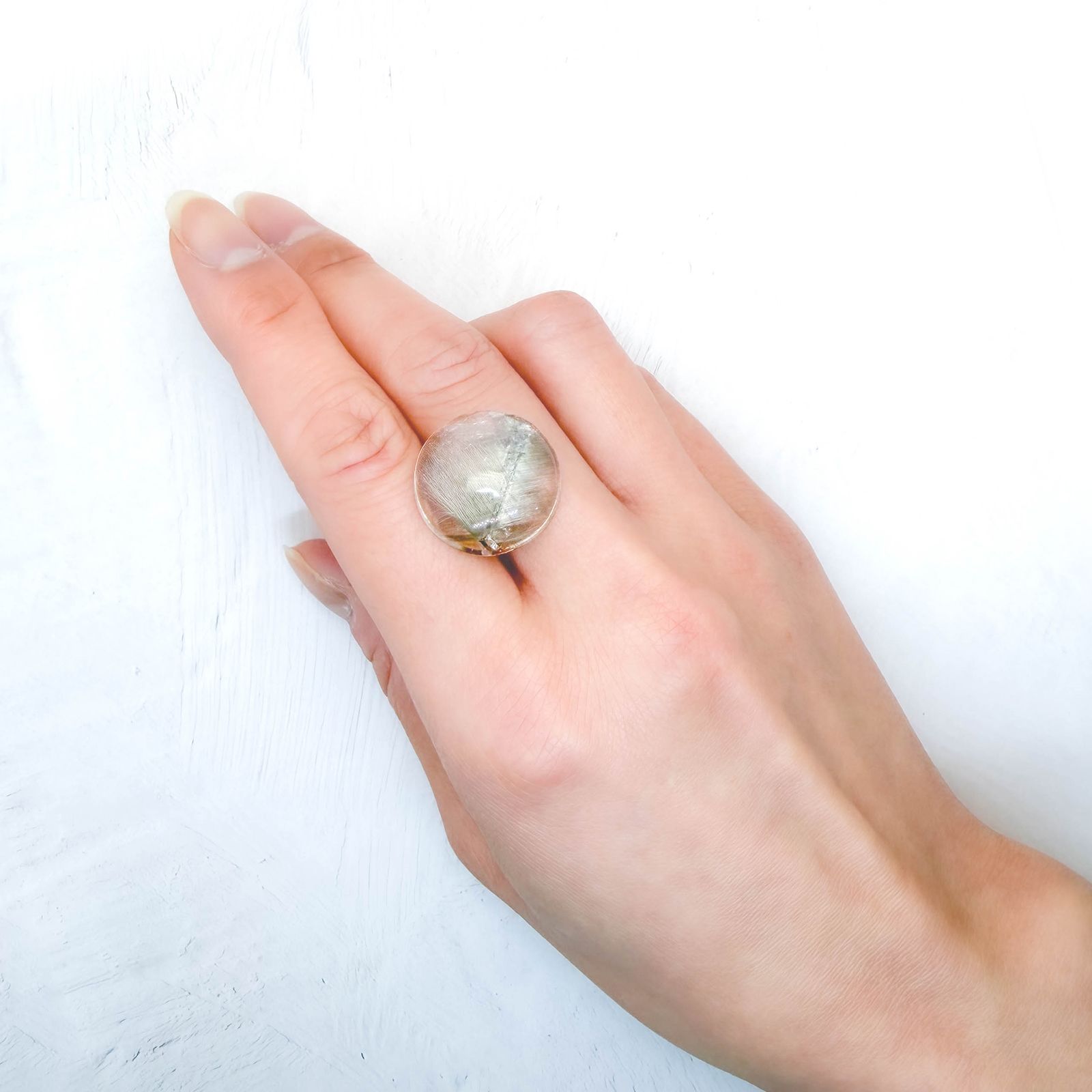 プラチナクォーツ ブラジル産 21.17ct / 20.1x19.9mm前後 [260131611]