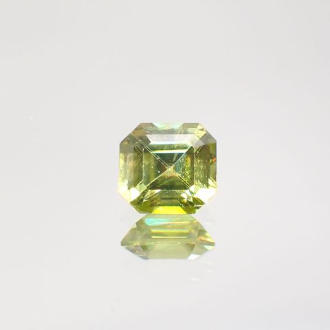 スフェーン(宝石名スフェーン) マダガスカル産 0.712ct ソ付(彩珠)[210712010]5.3×4.9mm前後