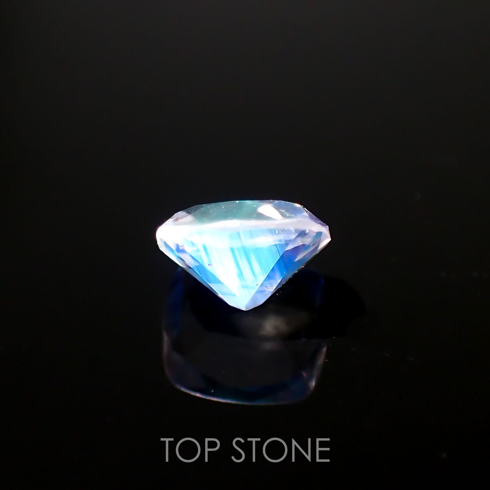 レインボームーンストーン(宝石名ラブラドライト)タンザニア産 0.93ct 識別済[220115458]6.6x6.1mm前後