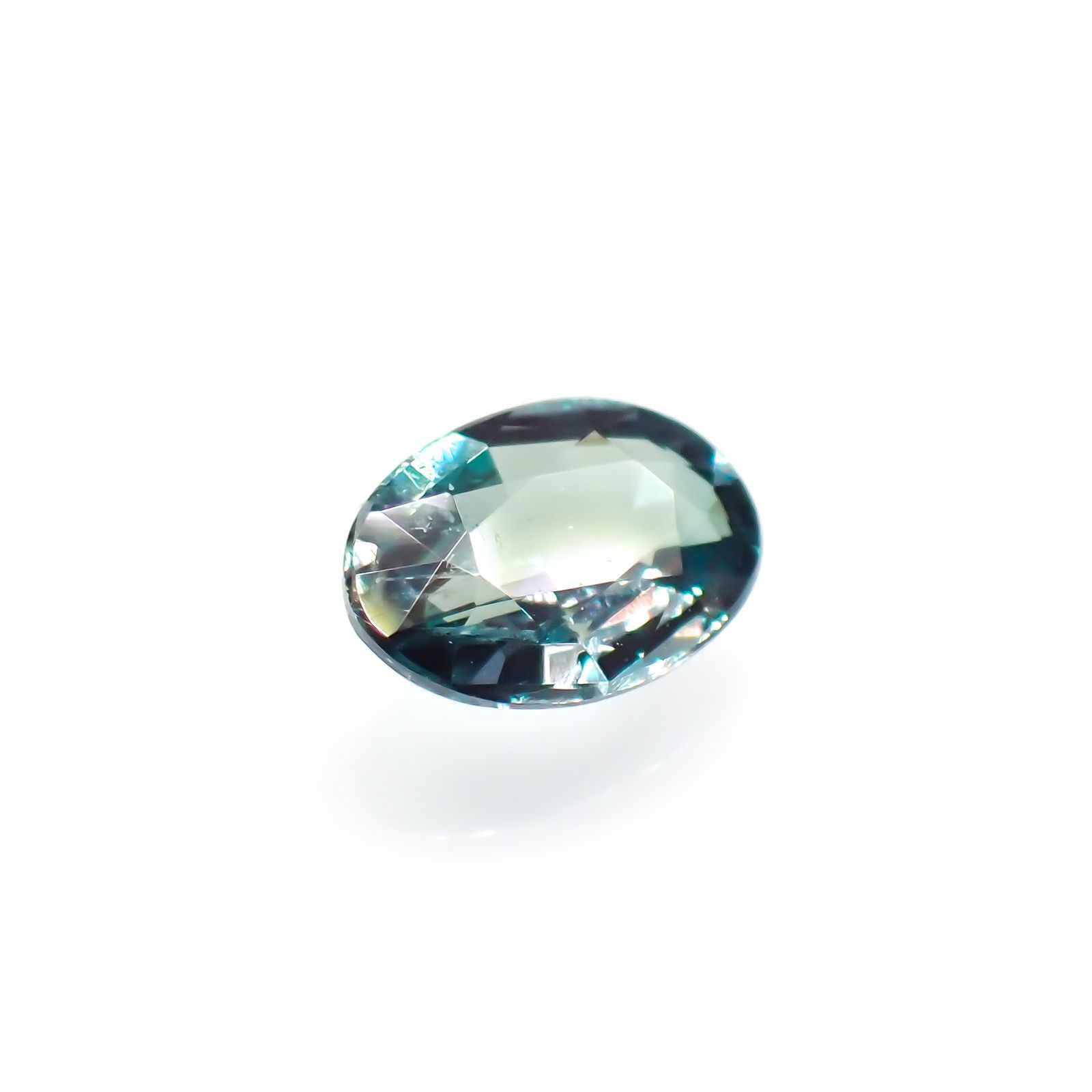 アレキサンドライト(宝石名アレキサンドライト)ブラジル産/EmeraldMains社製 0.154ct ソ付(彩珠)[220113818]3.9x2.8mm前後