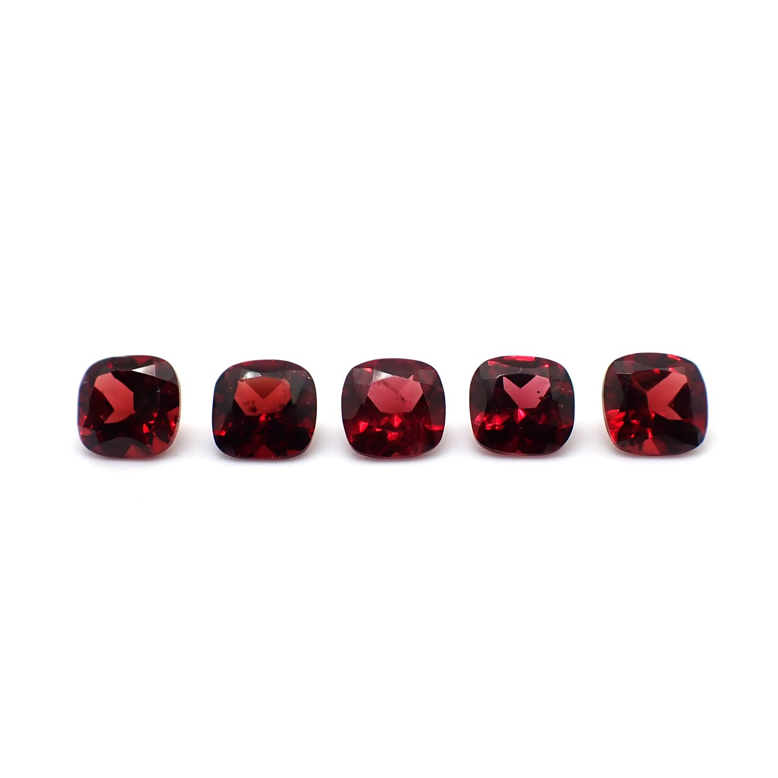 ◇ランダムセレクト◇パイラルスパイトガーネット モザンビーク産 約1.10ct / 6.1x6.1mm前後 [260532218]