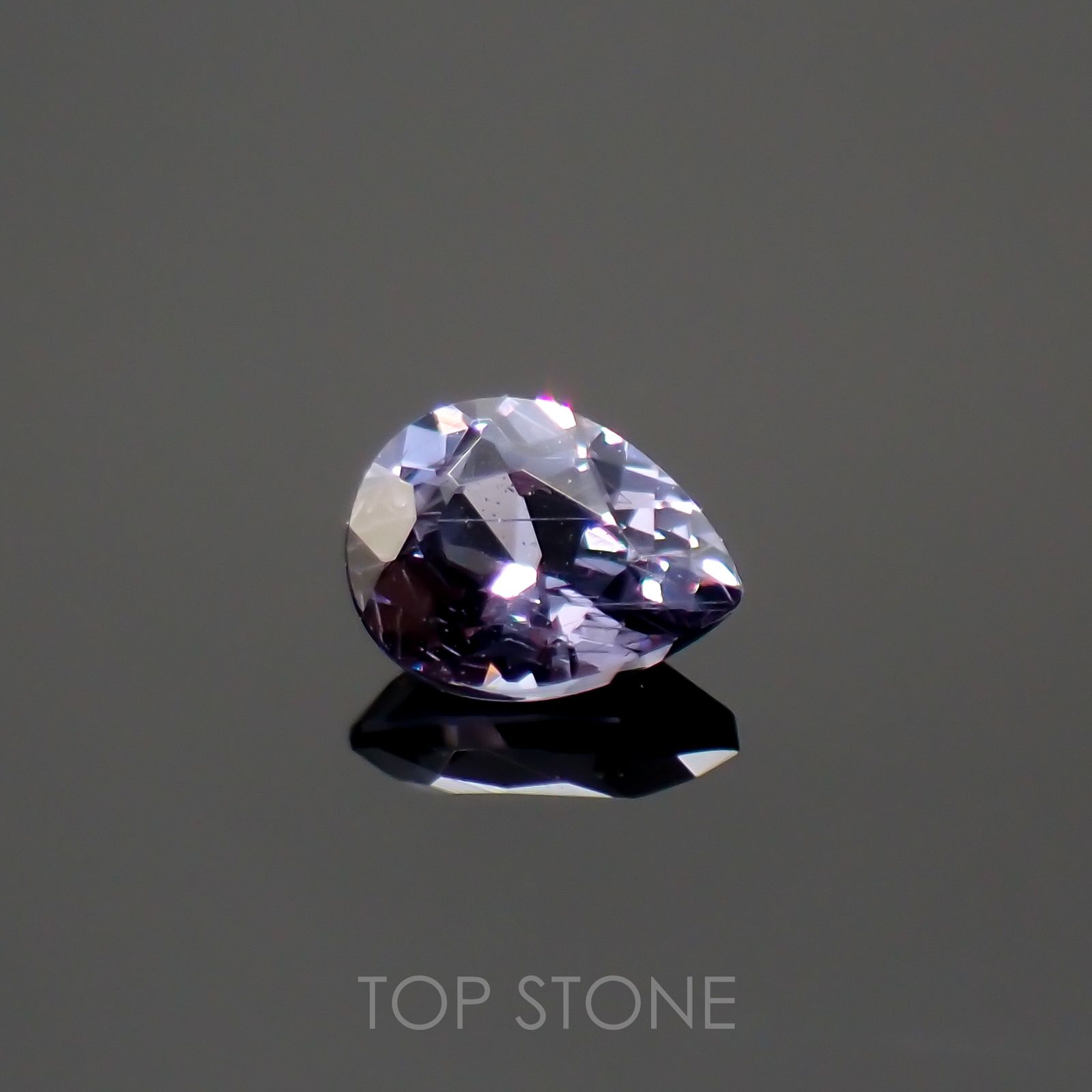 カラーチェンジガーネット アレキタイプ(宝石名ガーネット)マダガスカル・ベキリー産 0.19ct 識別済[220616435]4.1x3.1mm前後