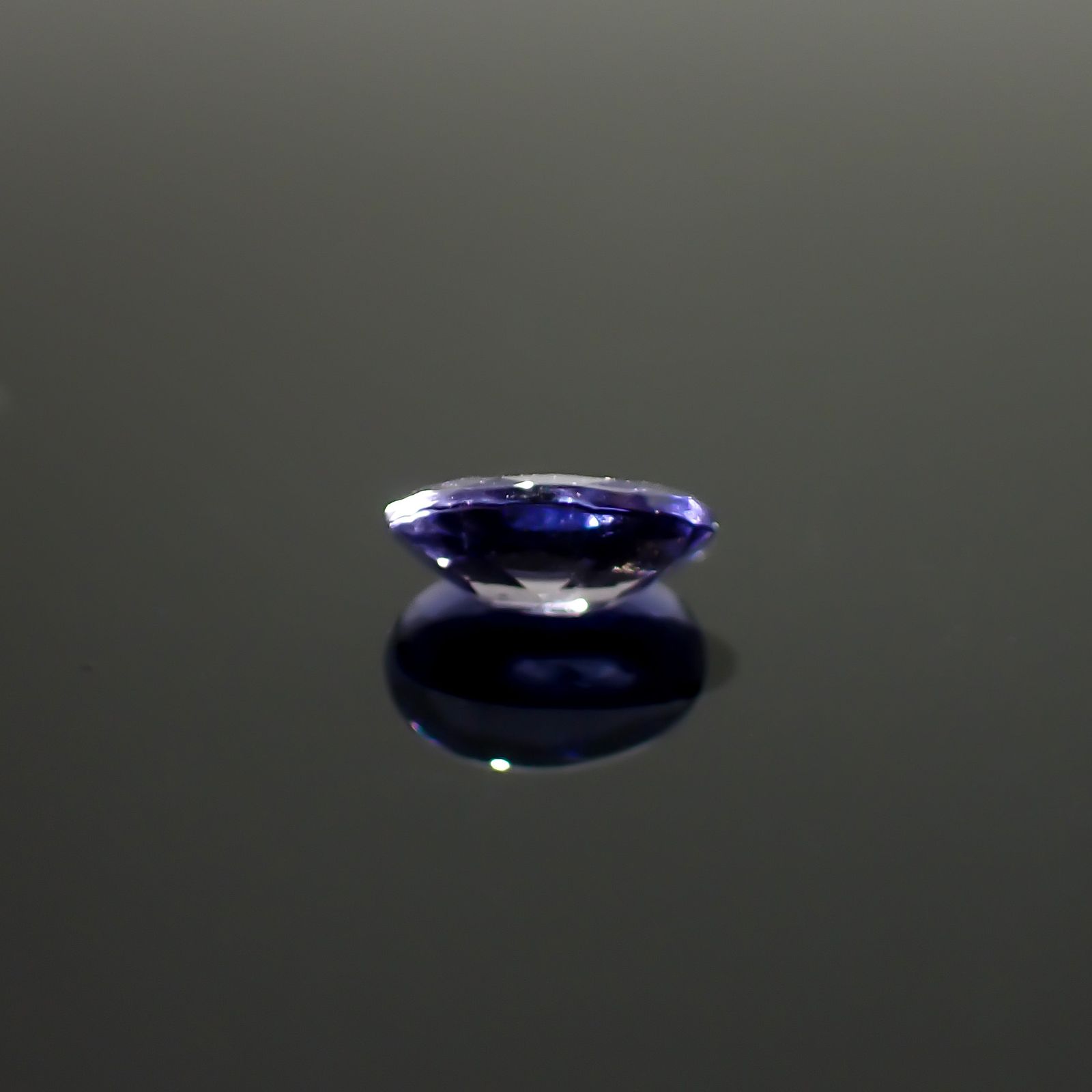 アイオライトサンストーン インド/ブラジル産 0.55ct / 7x5mm前後 [260932634]