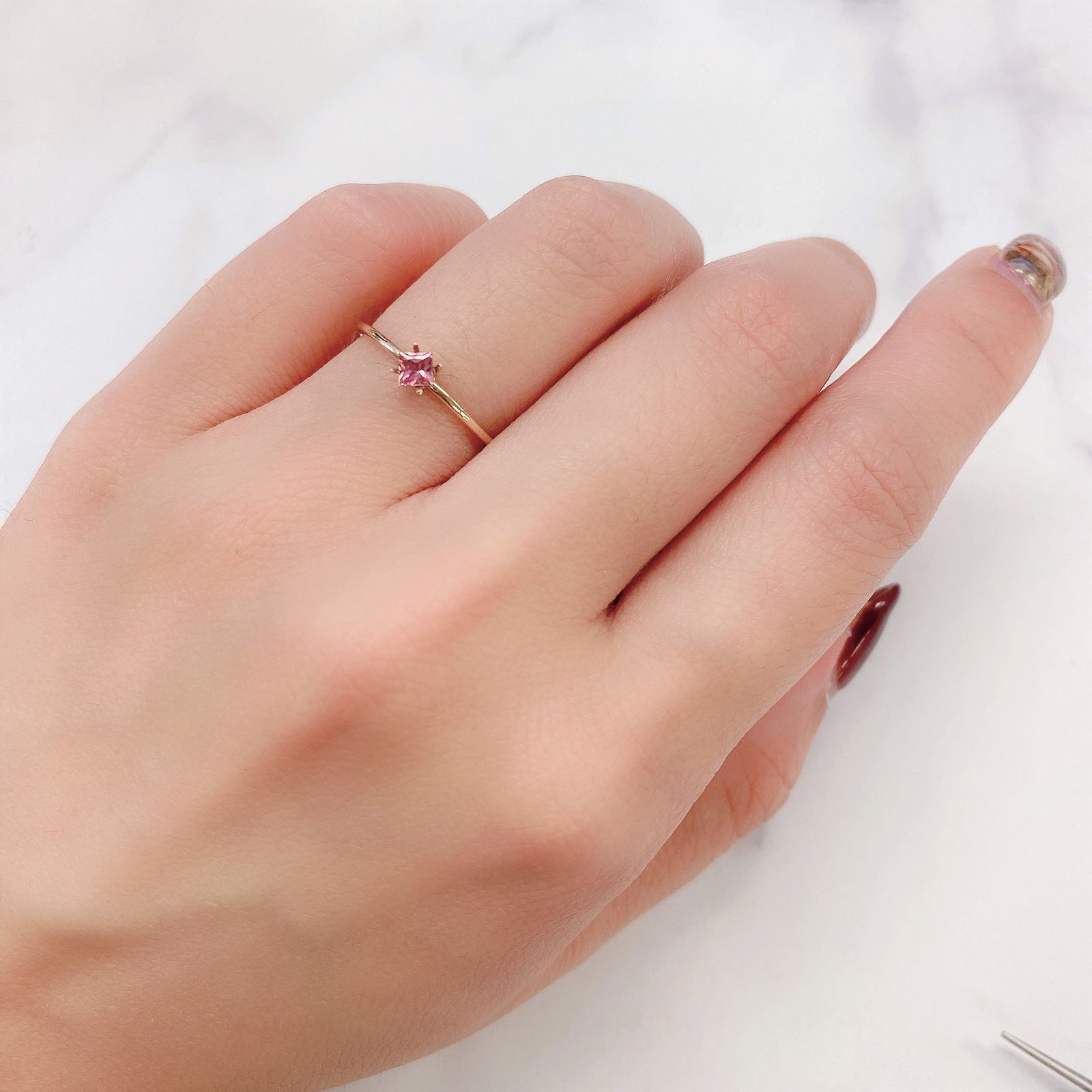 ◇プリンセスカット◇パパラチャサファイア(宝石名サファイア/別名パパラチャ・サファイア) スリランカ産 0.145ct ソ付(日独)[20106952]2.9×2.8mm前後