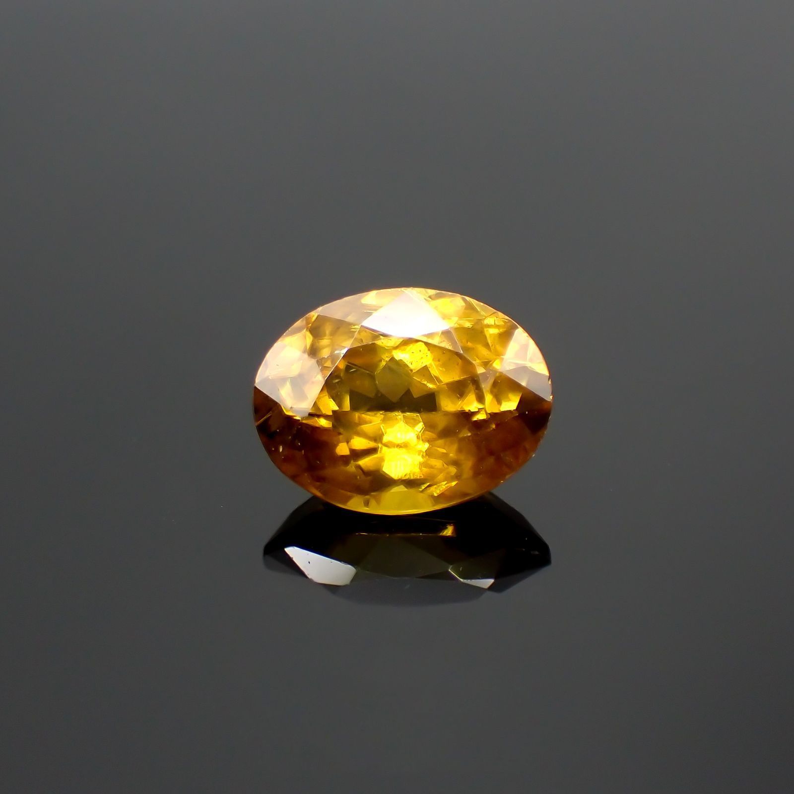 ゴールデンスフェーン(宝石名スフェーン) マダガスカル産 1.34ct 識別済[210812758]7.7×5.9mm前後