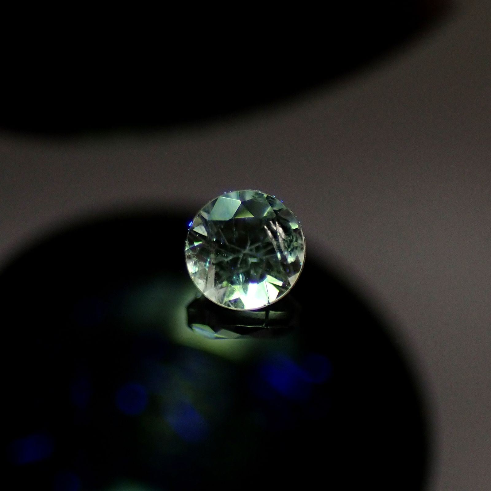 ブルーコーネルピン タンザニア産 0.068ct[240225900]2.3x2.3mm前後