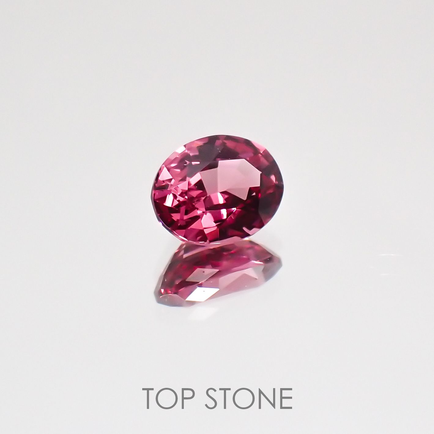 ホットピンクスピネル(宝石名ピンク・スピネル) タンザニア産 0.27ct 識別済[210510851]4.3×3.4mm前後