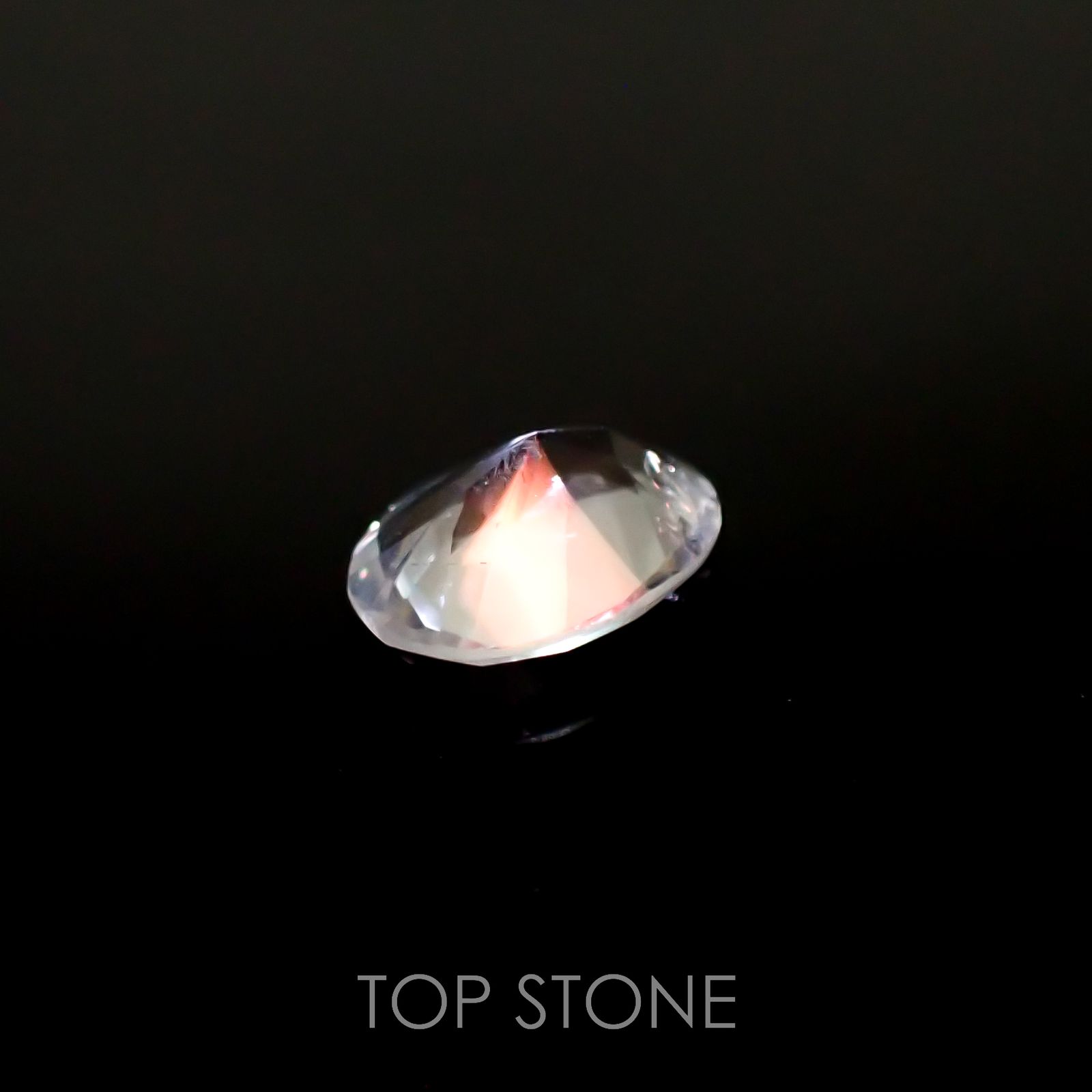レインボームーンストーン(宝石名ラブラドライト)タンザニア産 0.82ct 識別済[220716856]7.6x5.6mm前後